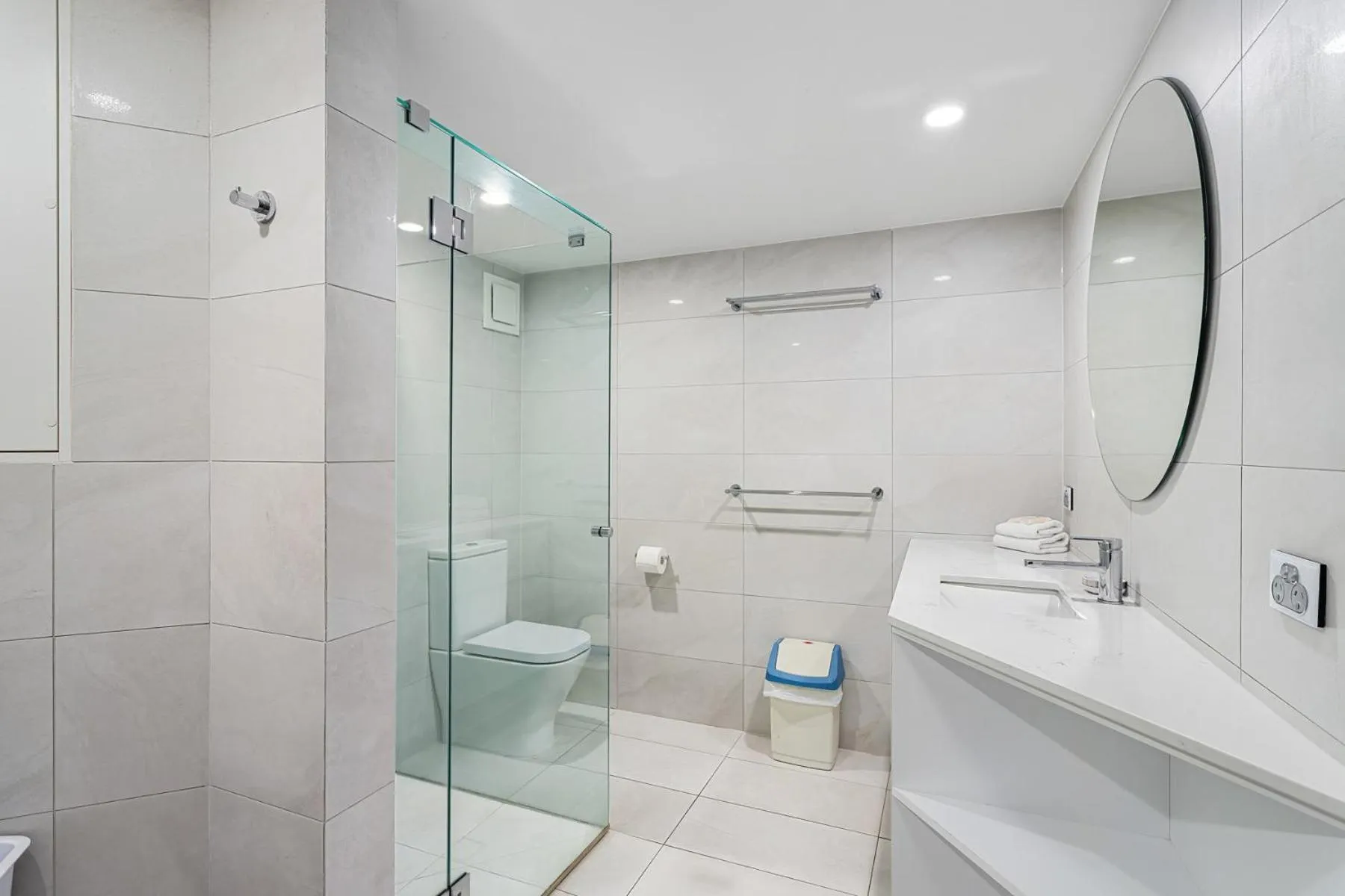 Shower in Rainbow Bay Resort Holiday Apartments