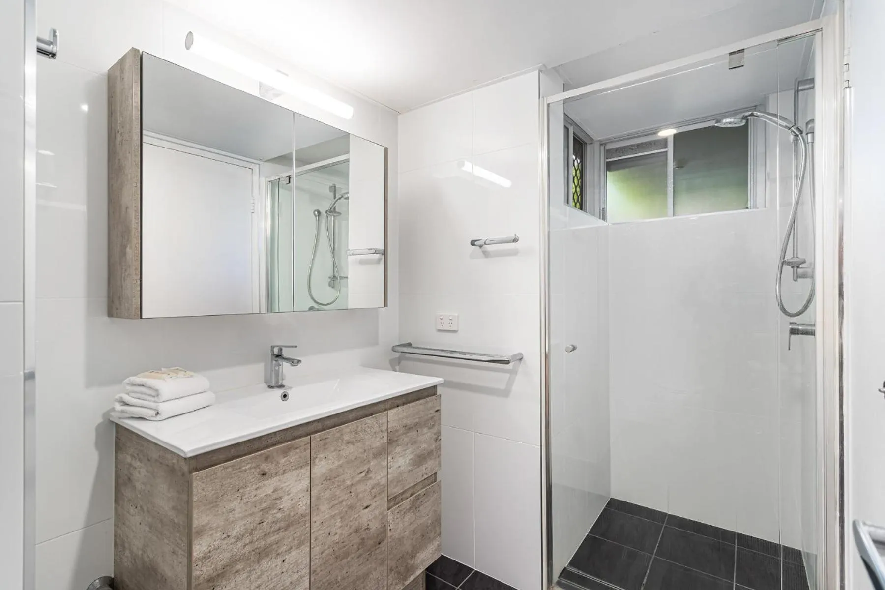 Bathroom in Rainbow Bay Resort Holiday Apartments