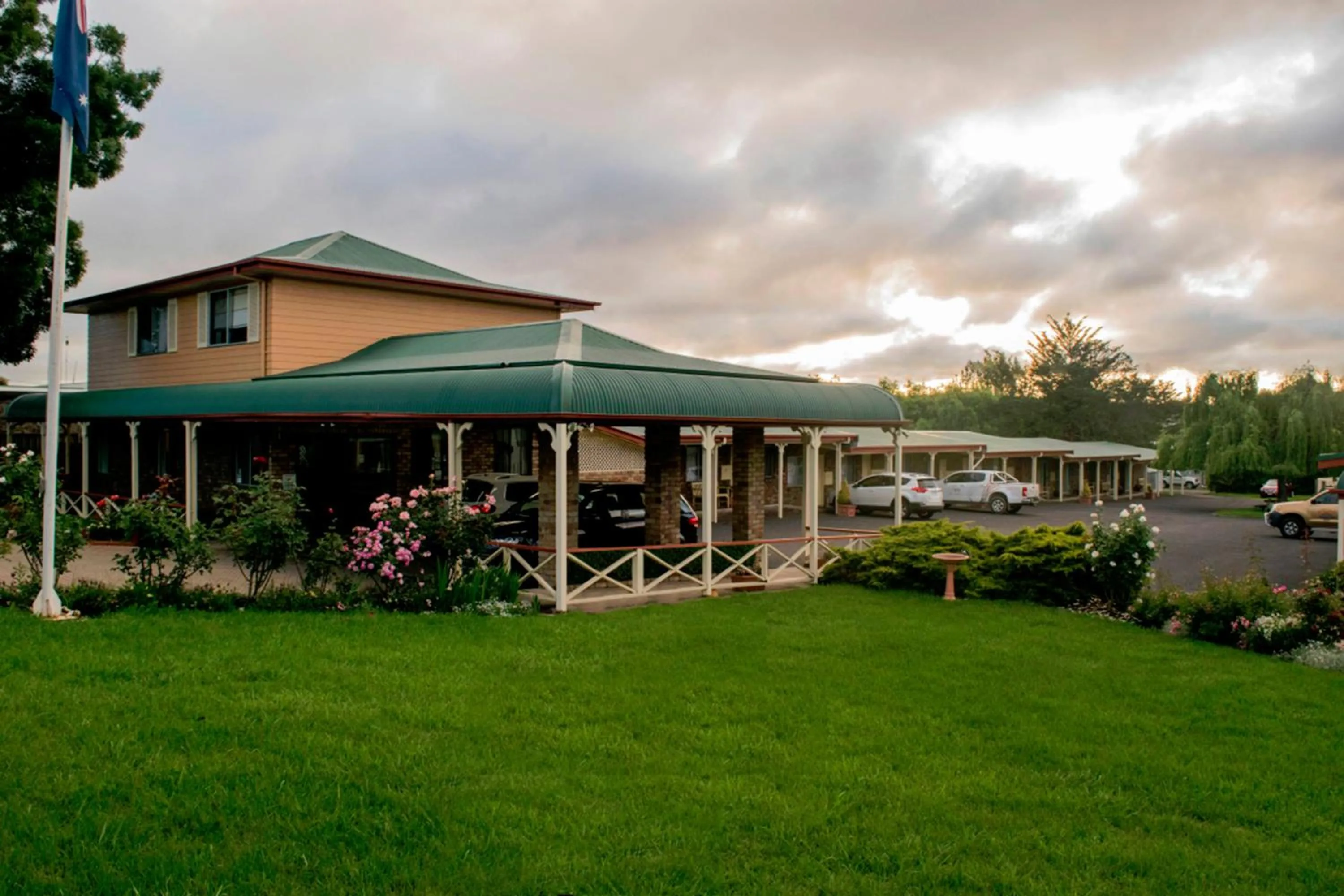 Facade/entrance in Rest Point Motor Inn