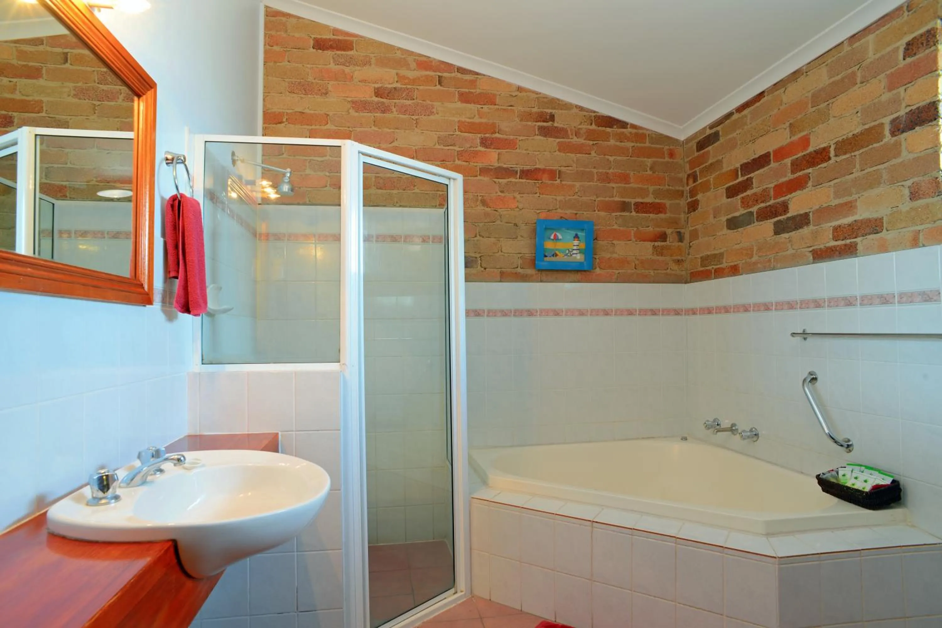 Bathroom in Rest Point Motor Inn