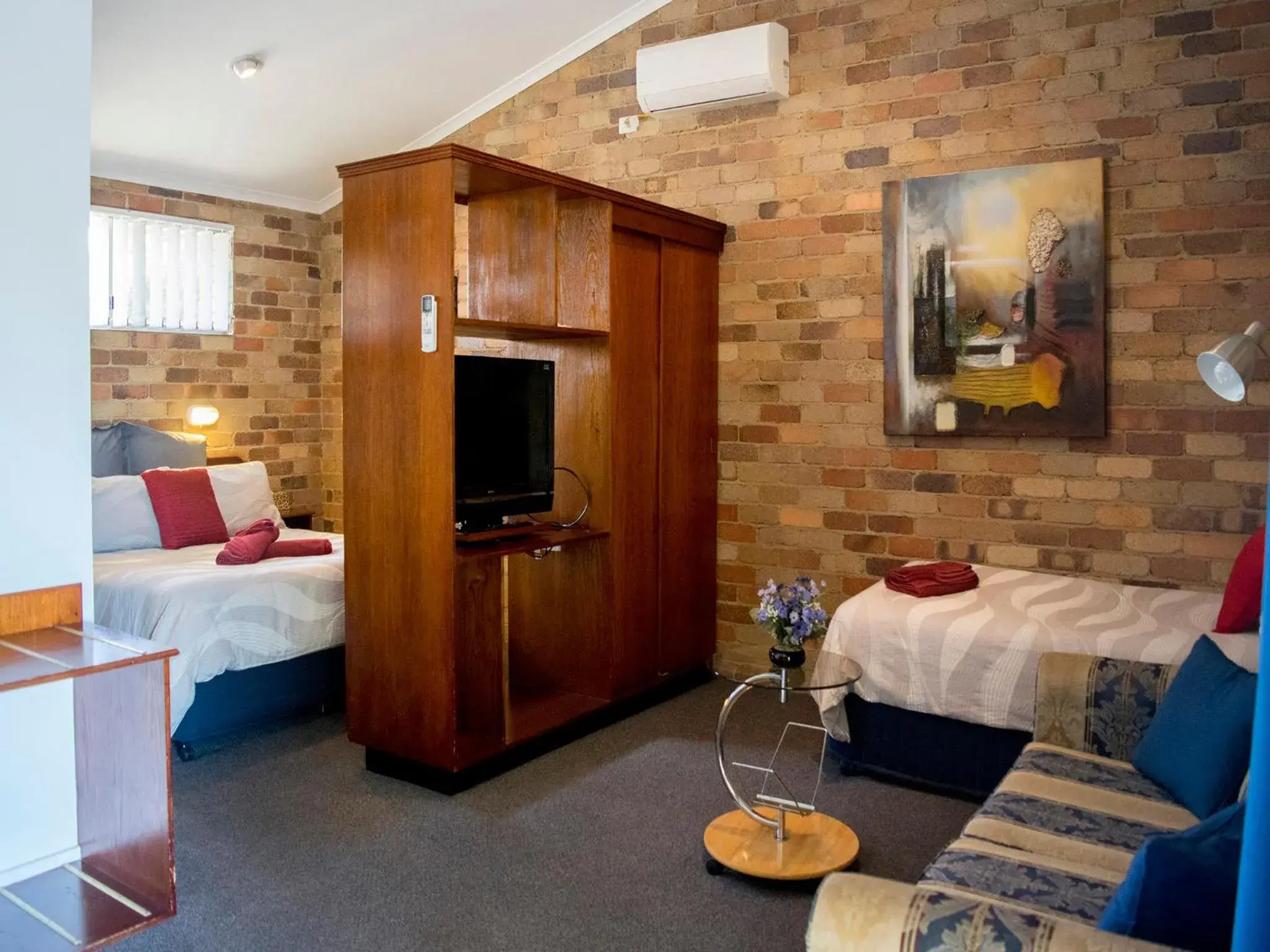 Executive Suite with Spa Bath in Rest Point Motor Inn Executive Suite with Spa Bath in Rest Point Motor Inn