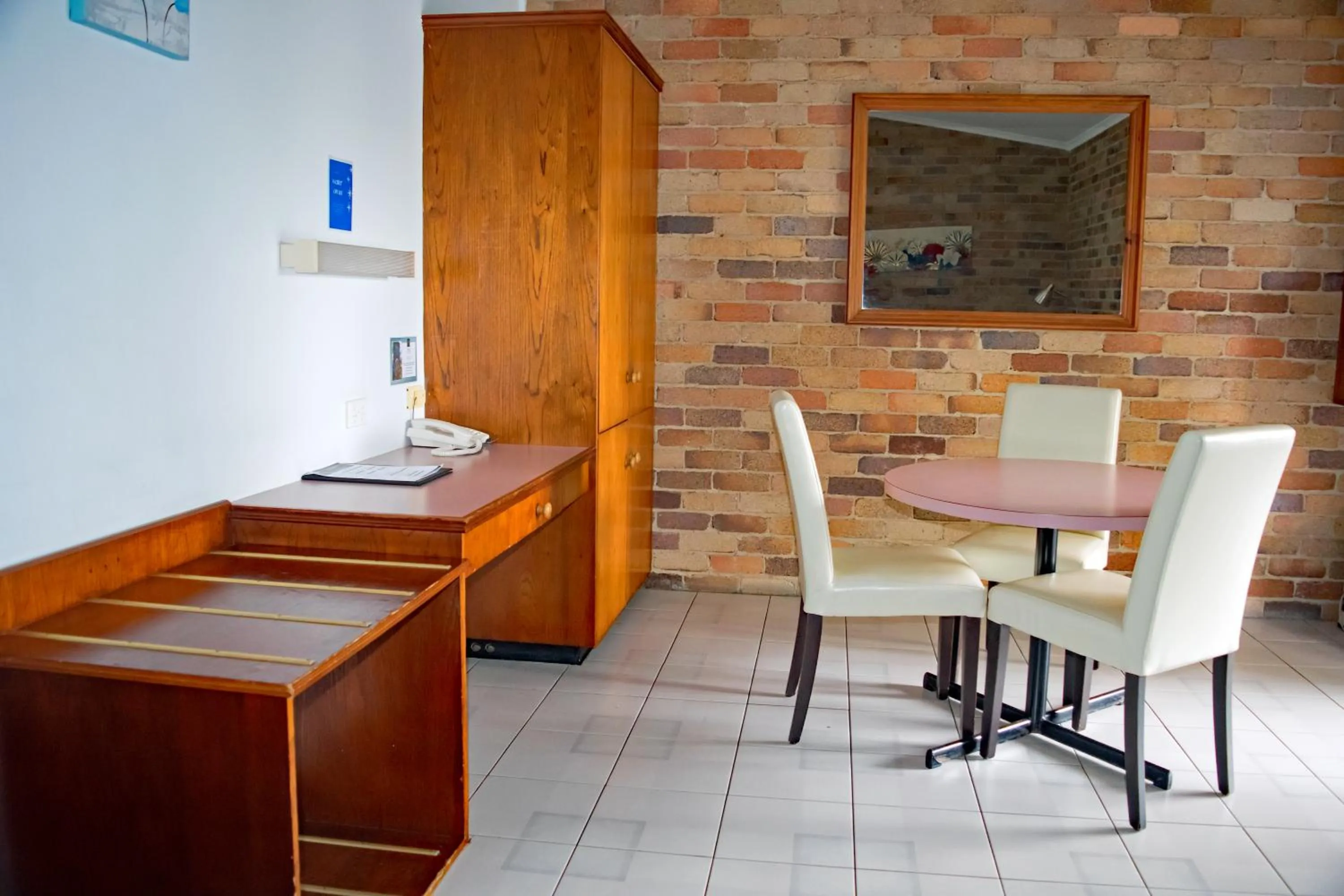 Coffee/tea facilities in Rest Point Motor Inn