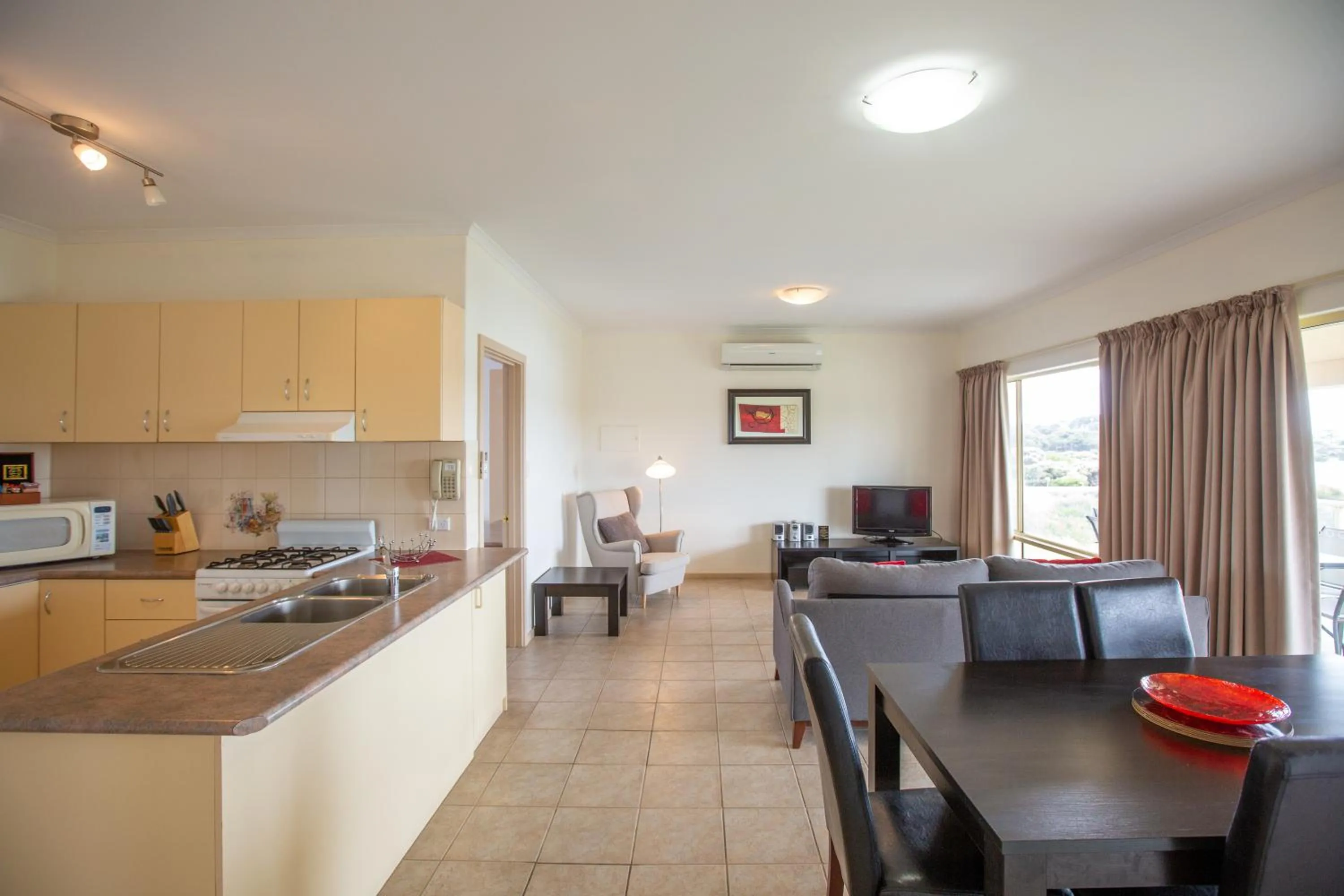 Dining area in Lakeview Motel and Apartments