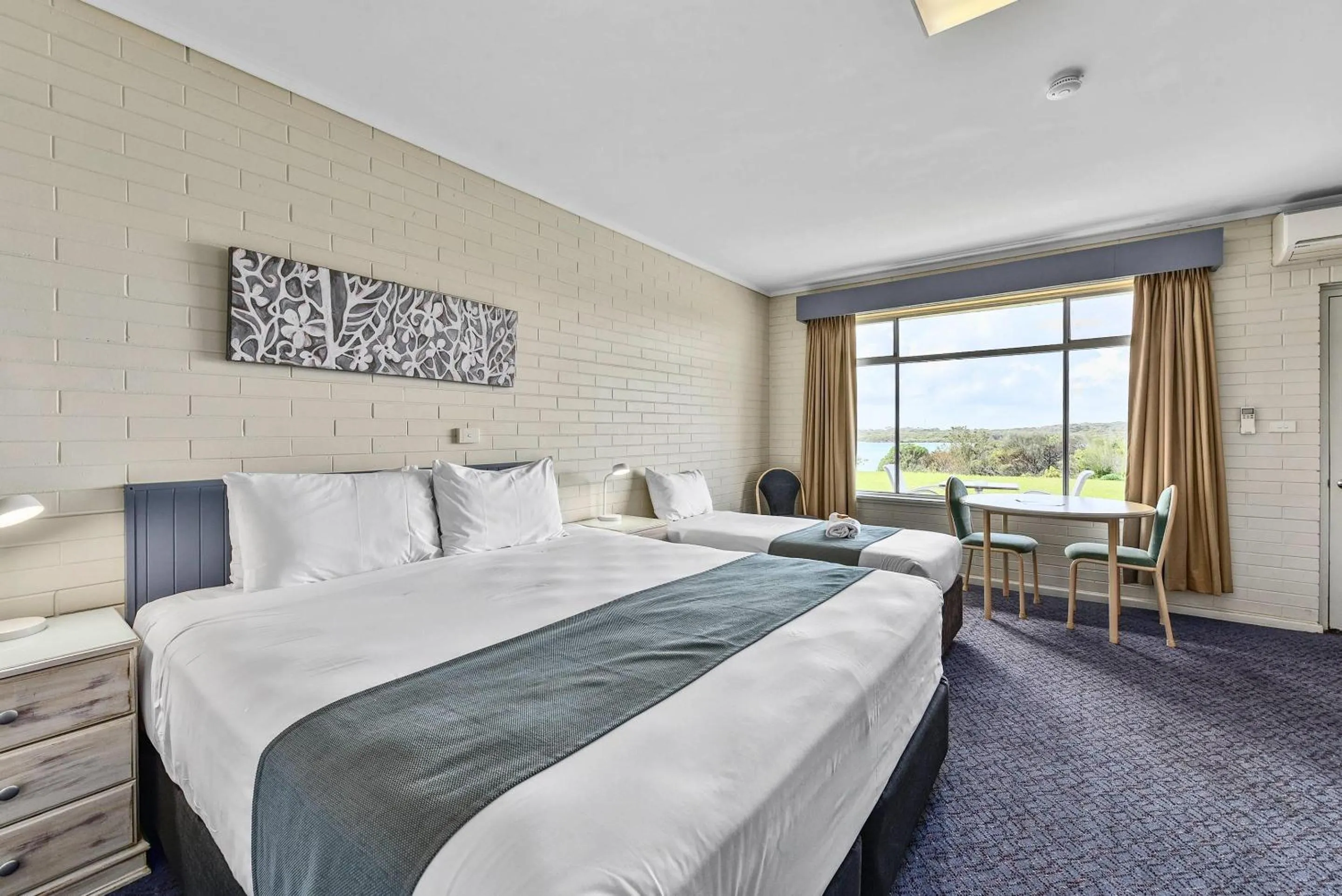 Bedroom, Bed in Comfort Inn Robe