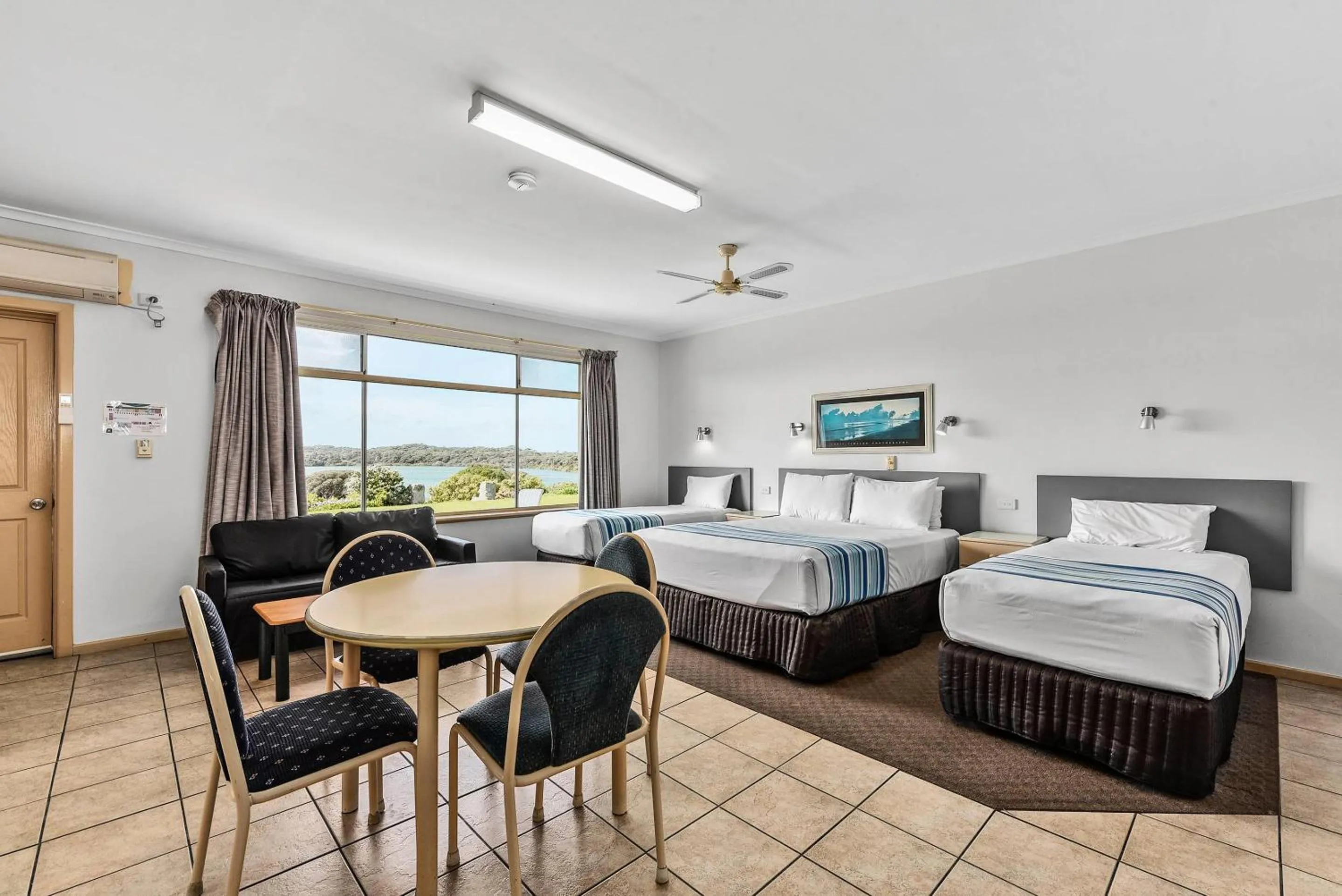 Bedroom, Bed in Comfort Inn Robe