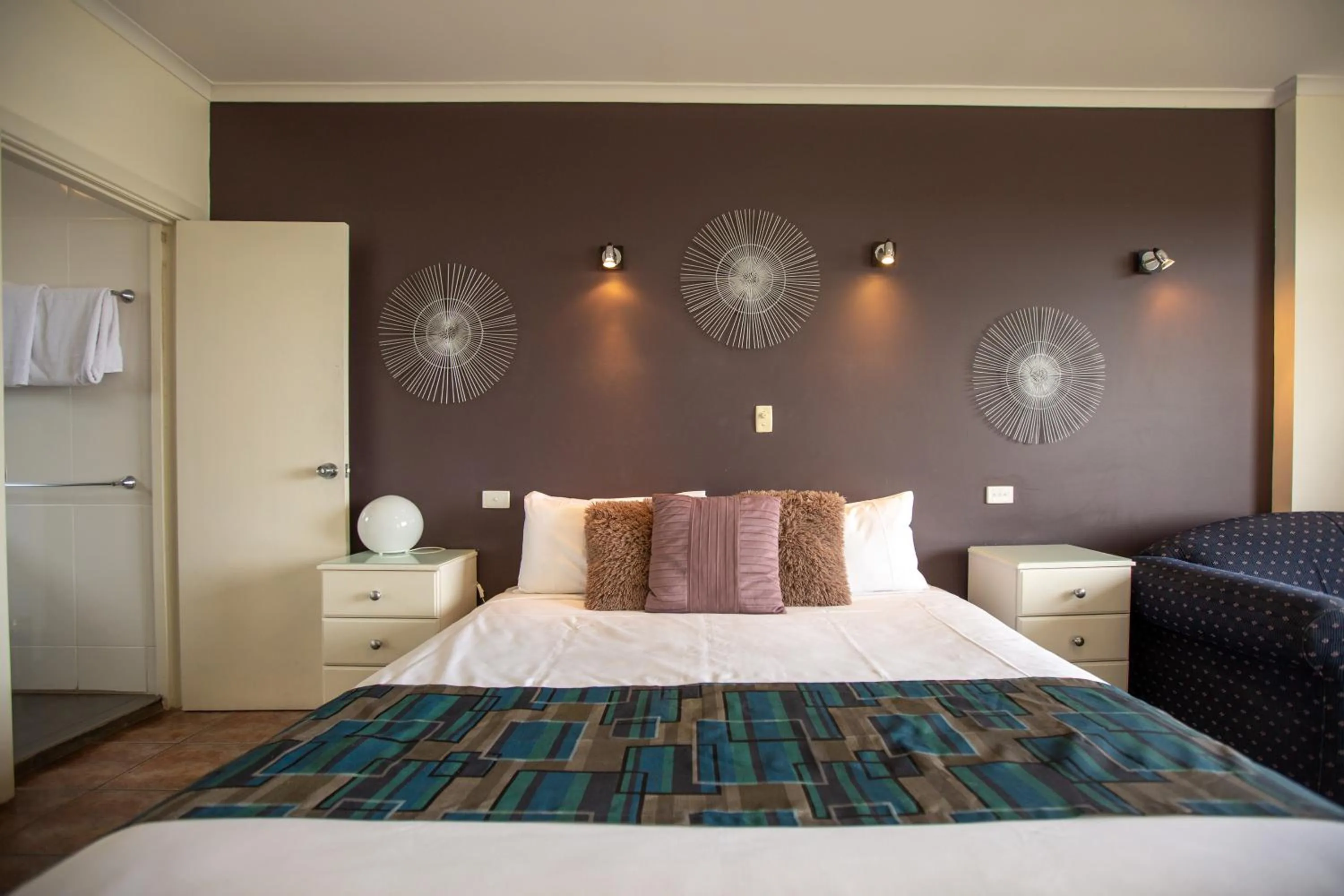 Bed in Lakeview Motel and Apartments