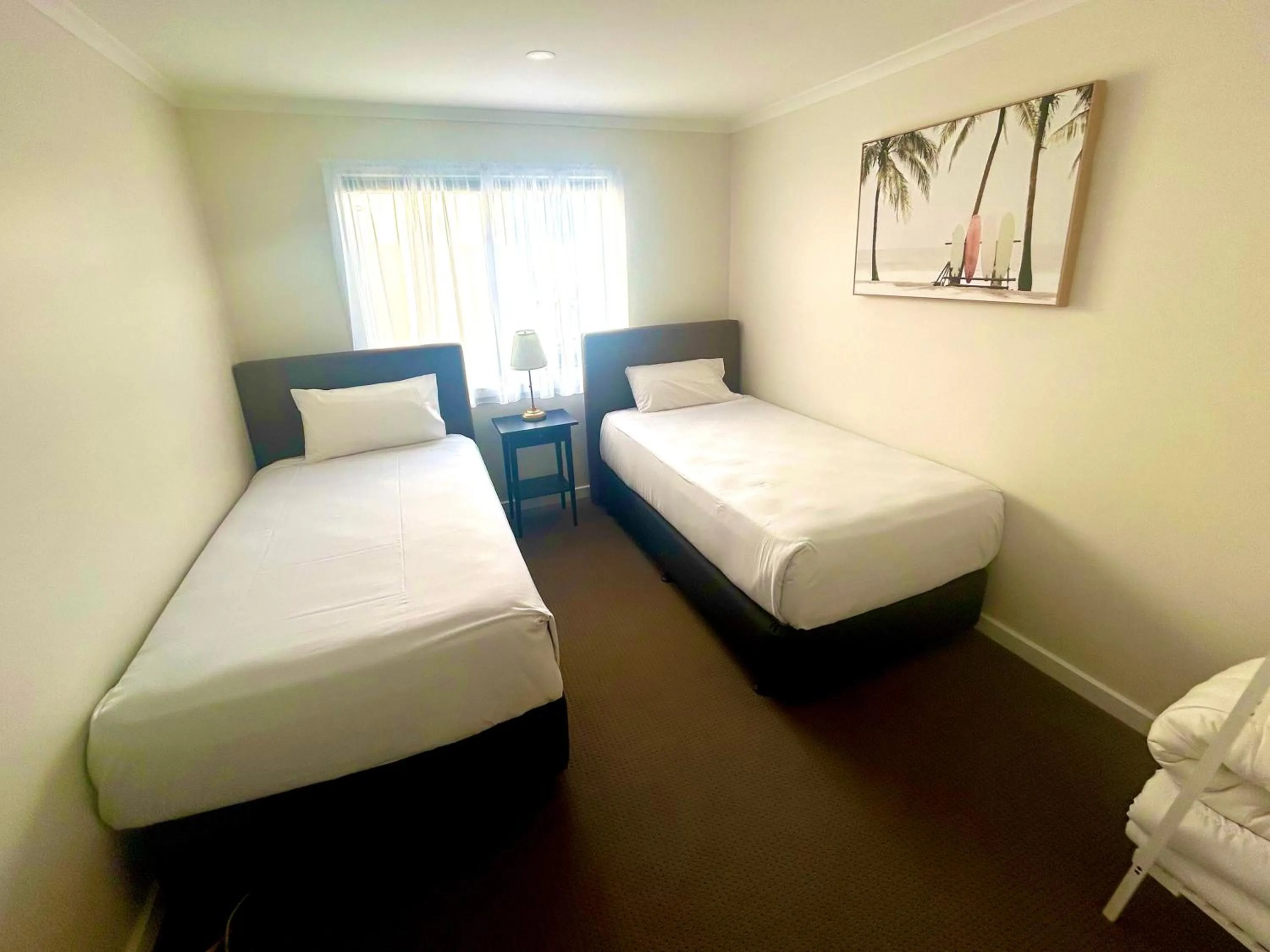 Bed in Lakeview Motel and Apartments