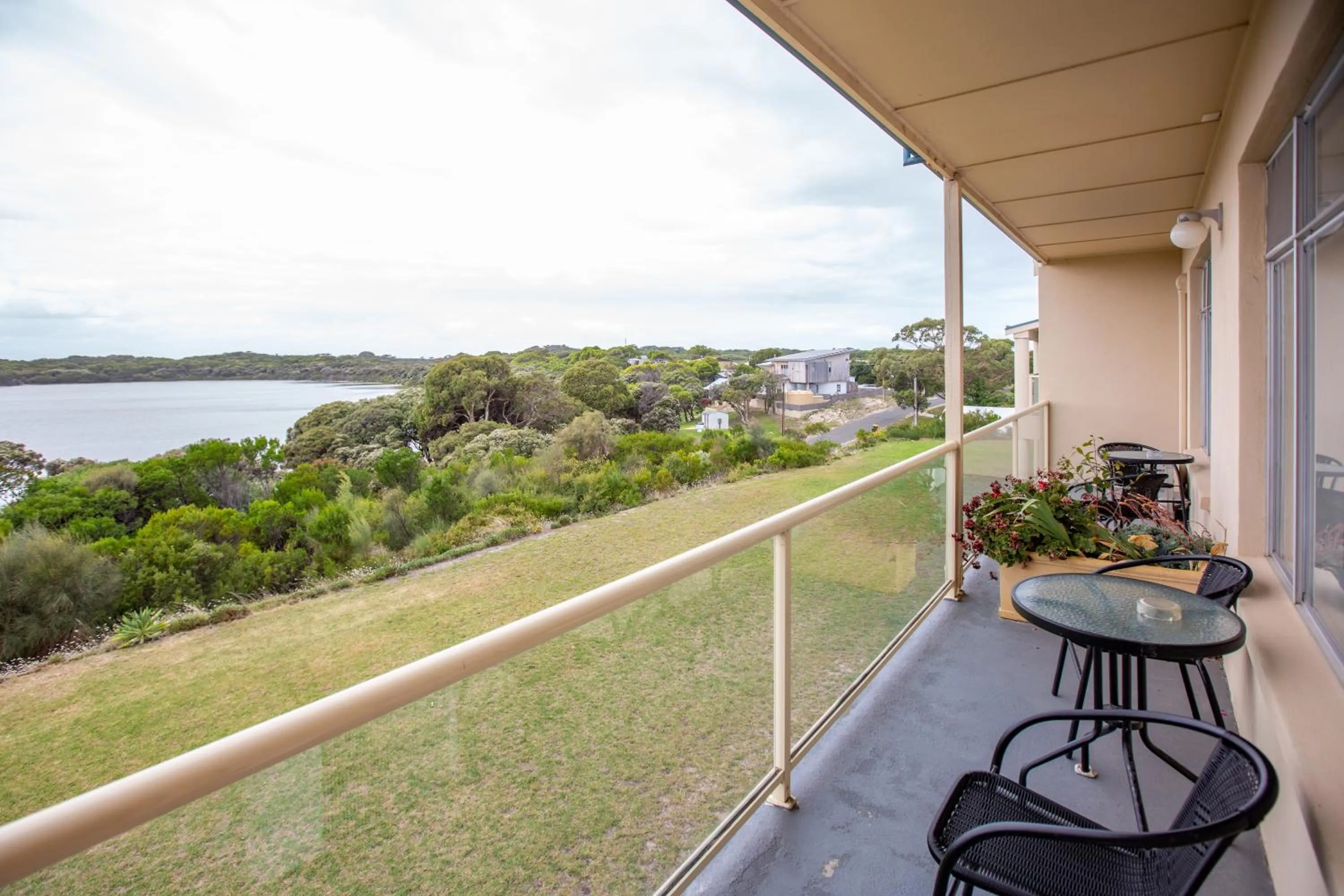 Balcony/Terrace in Lakeview Motel and Apartments