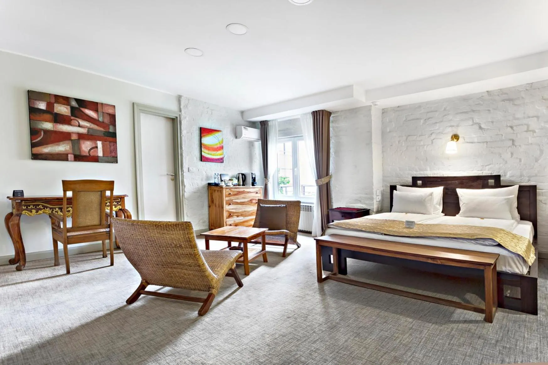 Seating area, Bed in SuperB Luxury Suites