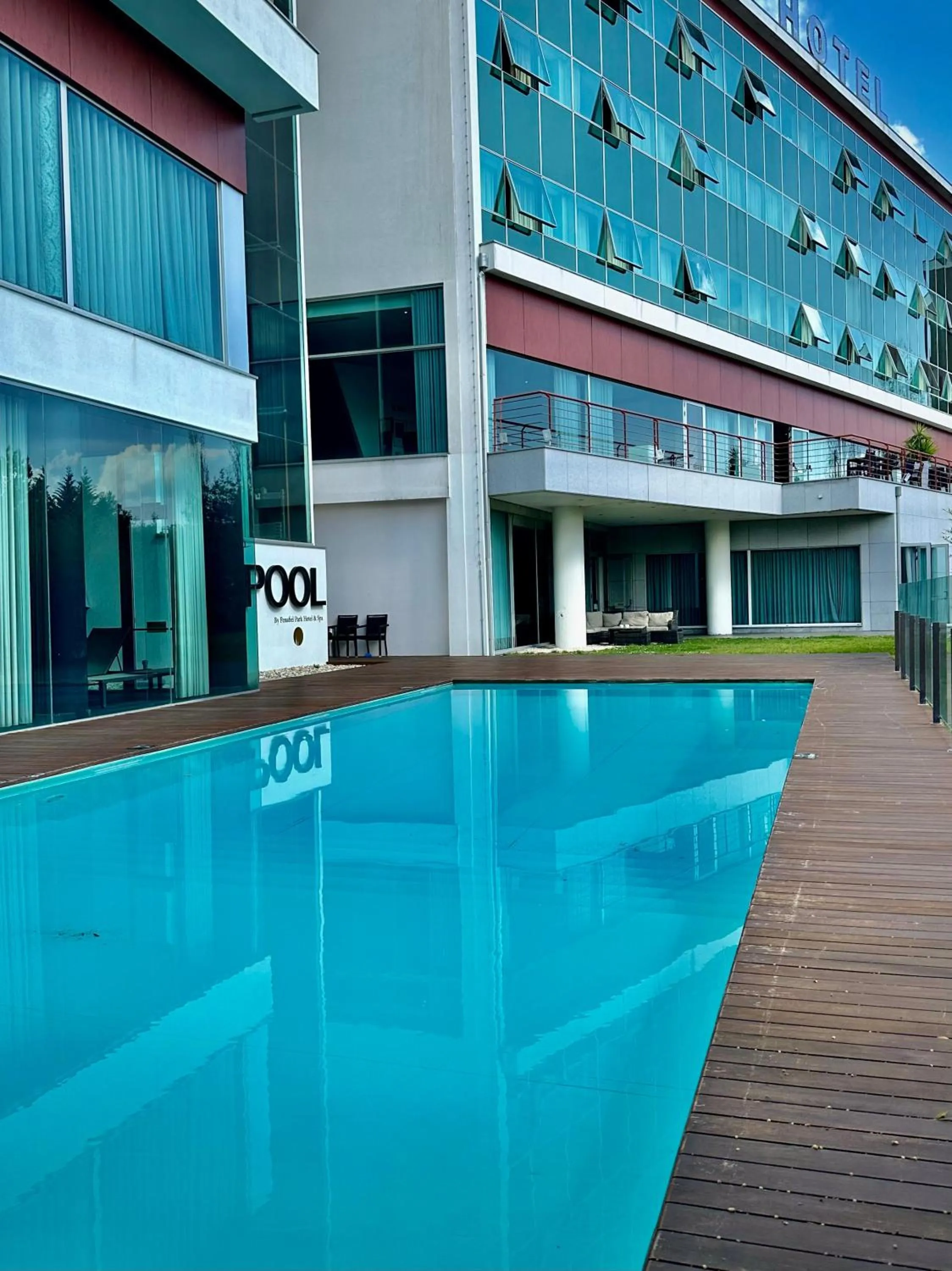 Swimming pool in Penafiel Park Hotel & Spa