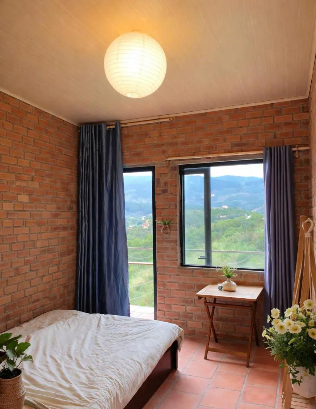 Photo of the whole room, Bed in Midori Heritage Coffee Farm