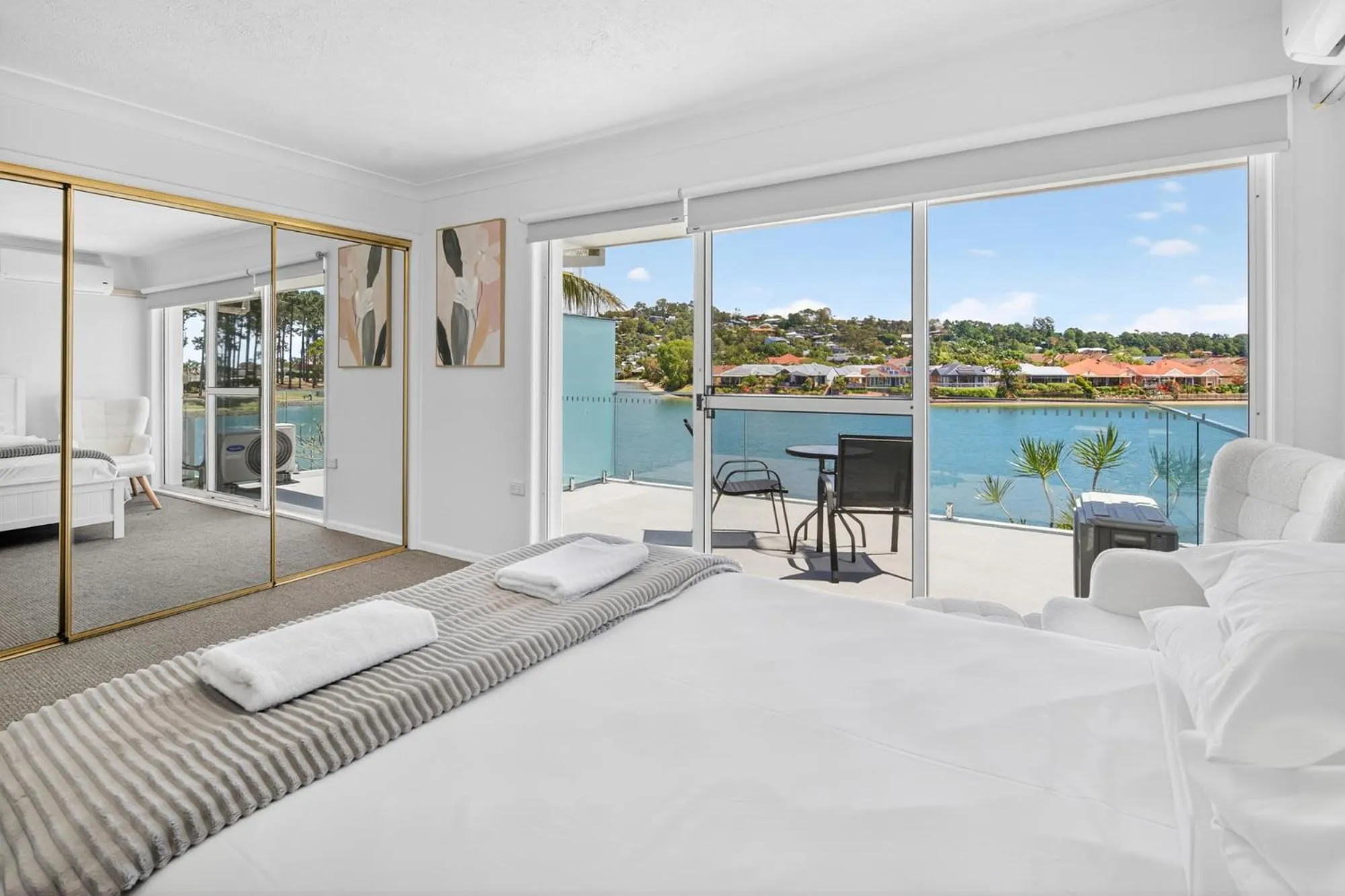 Bed in Isle Of Palms Resort