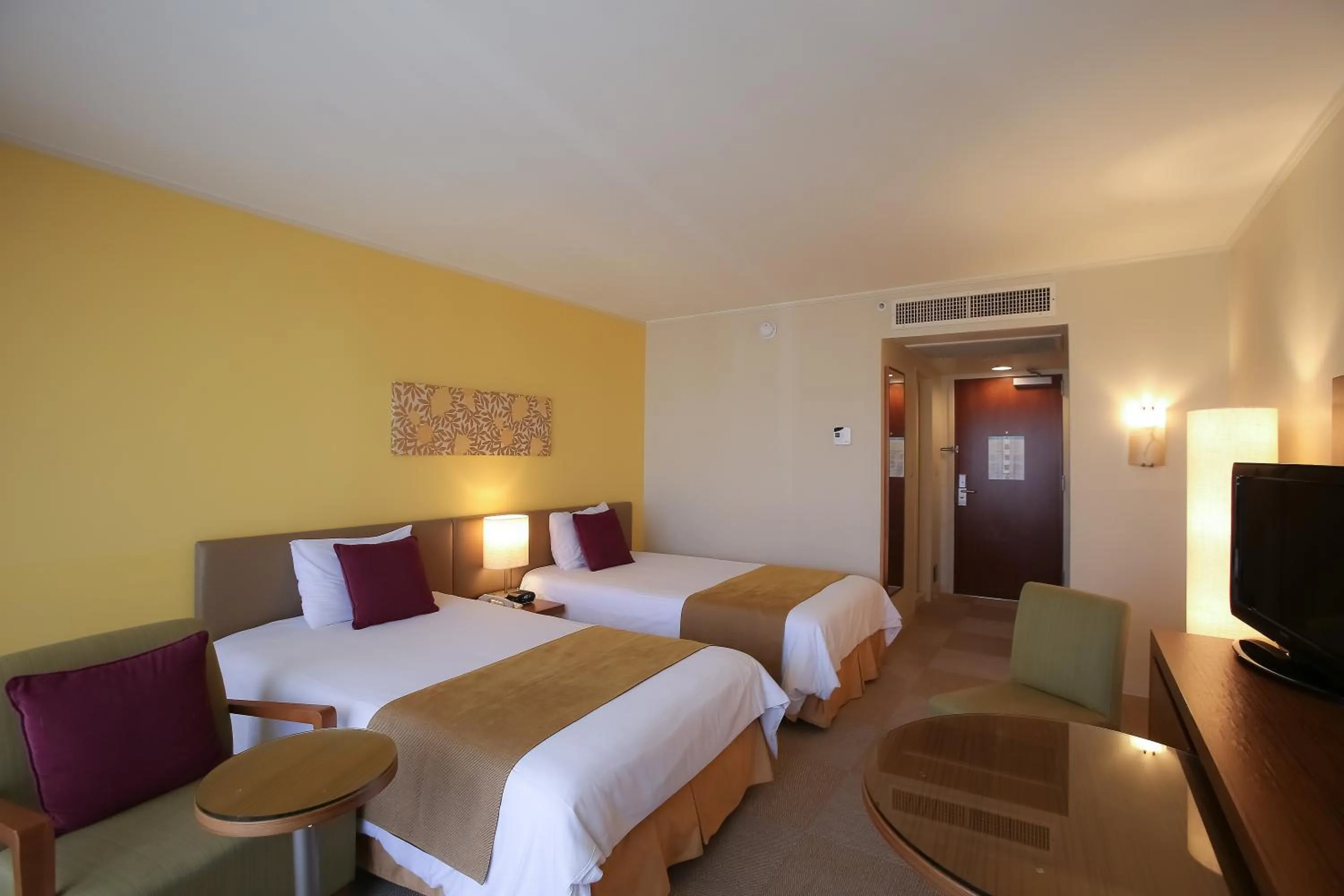 Photo of the whole room, Bed in Guam Reef Hotel