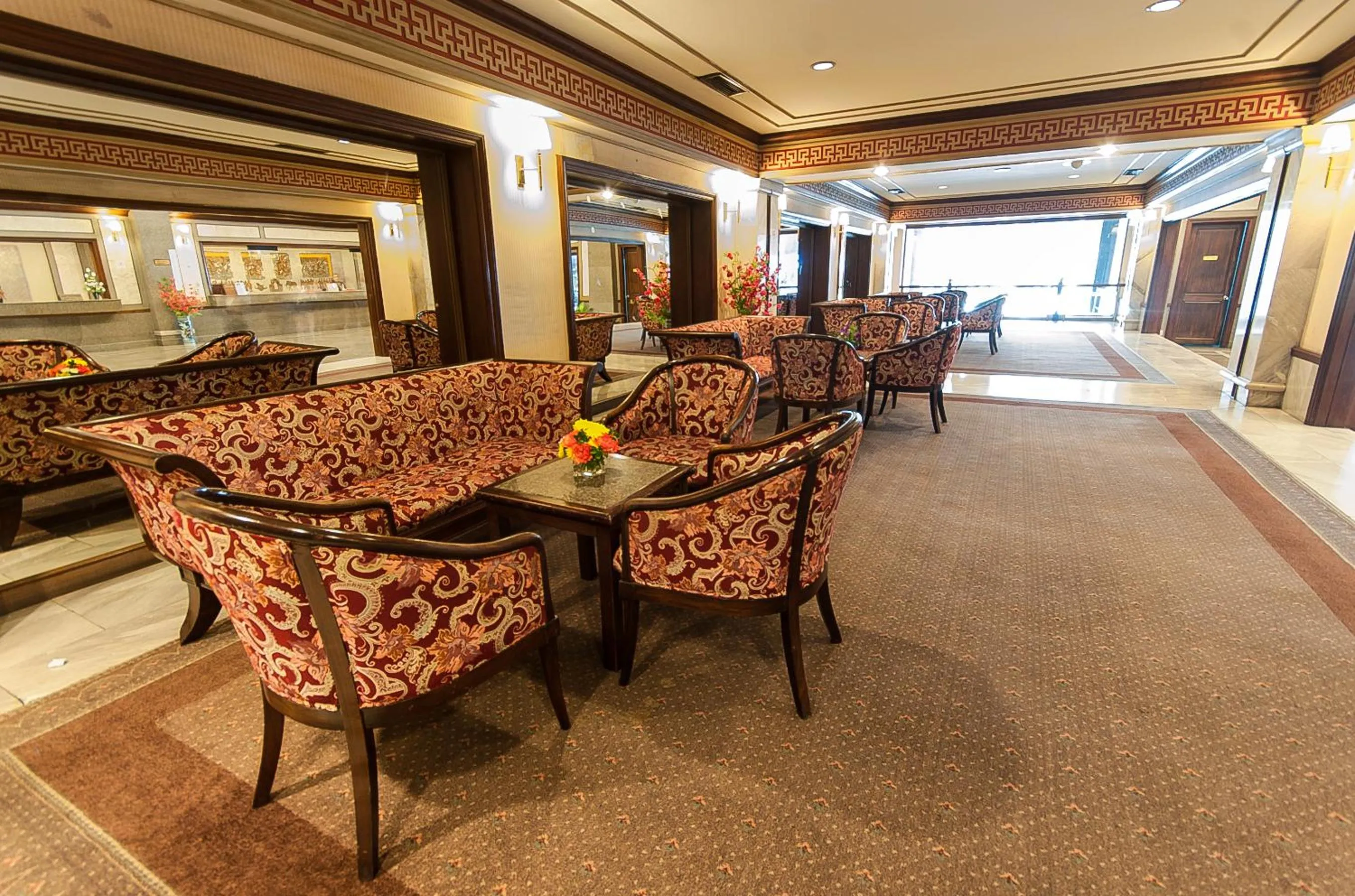 Communal lounge/ TV room in Diamond Plaza Hotel