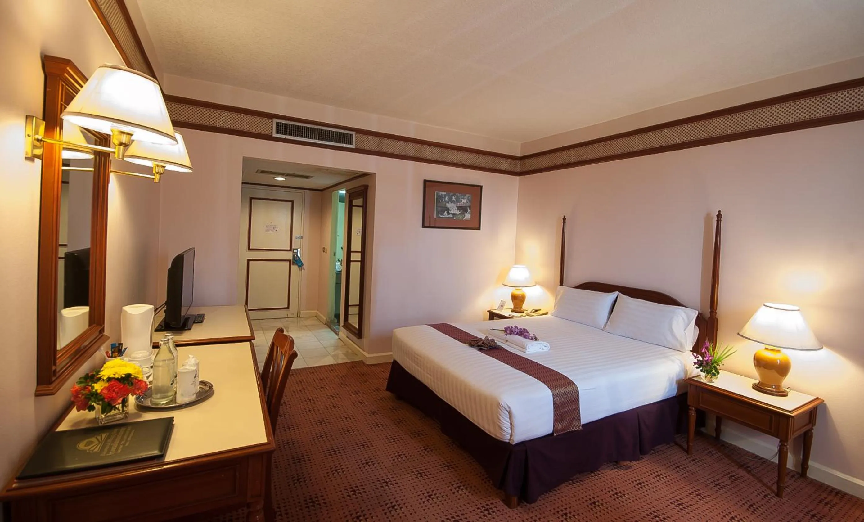 Photo of the whole room, Bed in Diamond Plaza Hotel