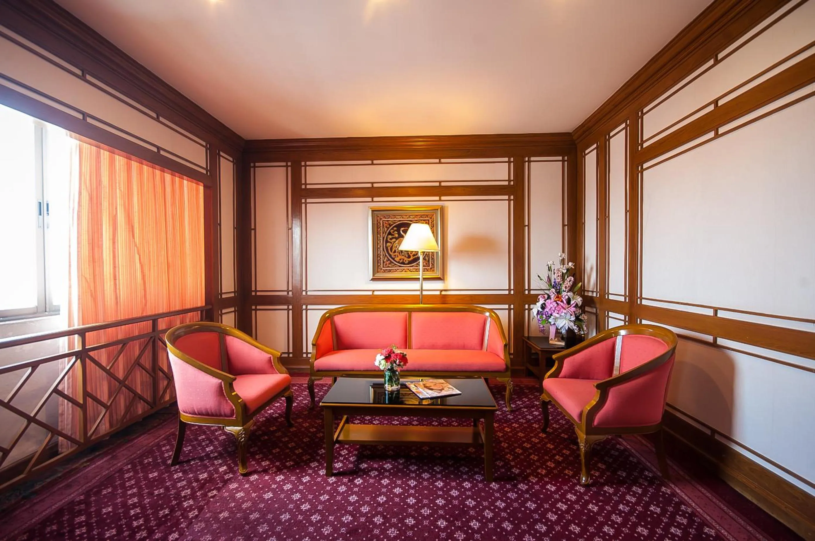 Living room in Diamond Plaza Hotel