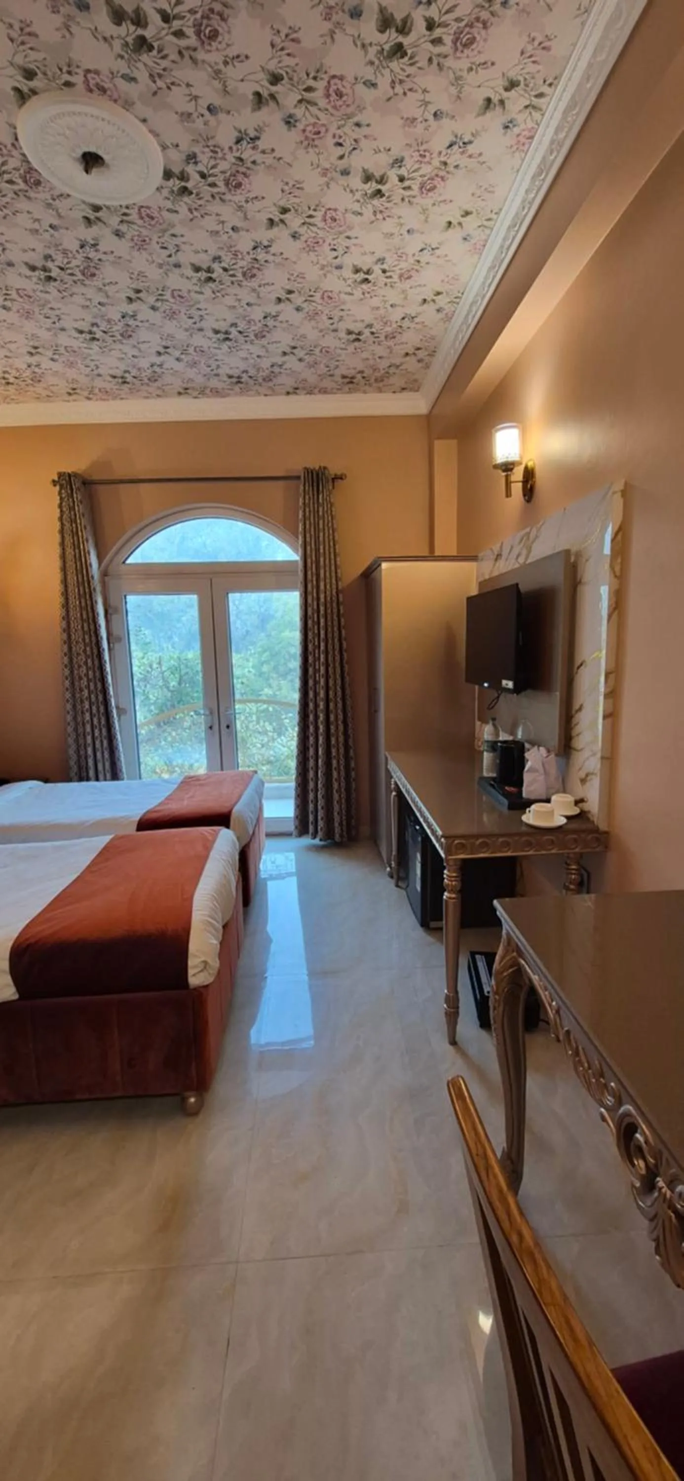 Bed in Ray of Maya near to taj mahal