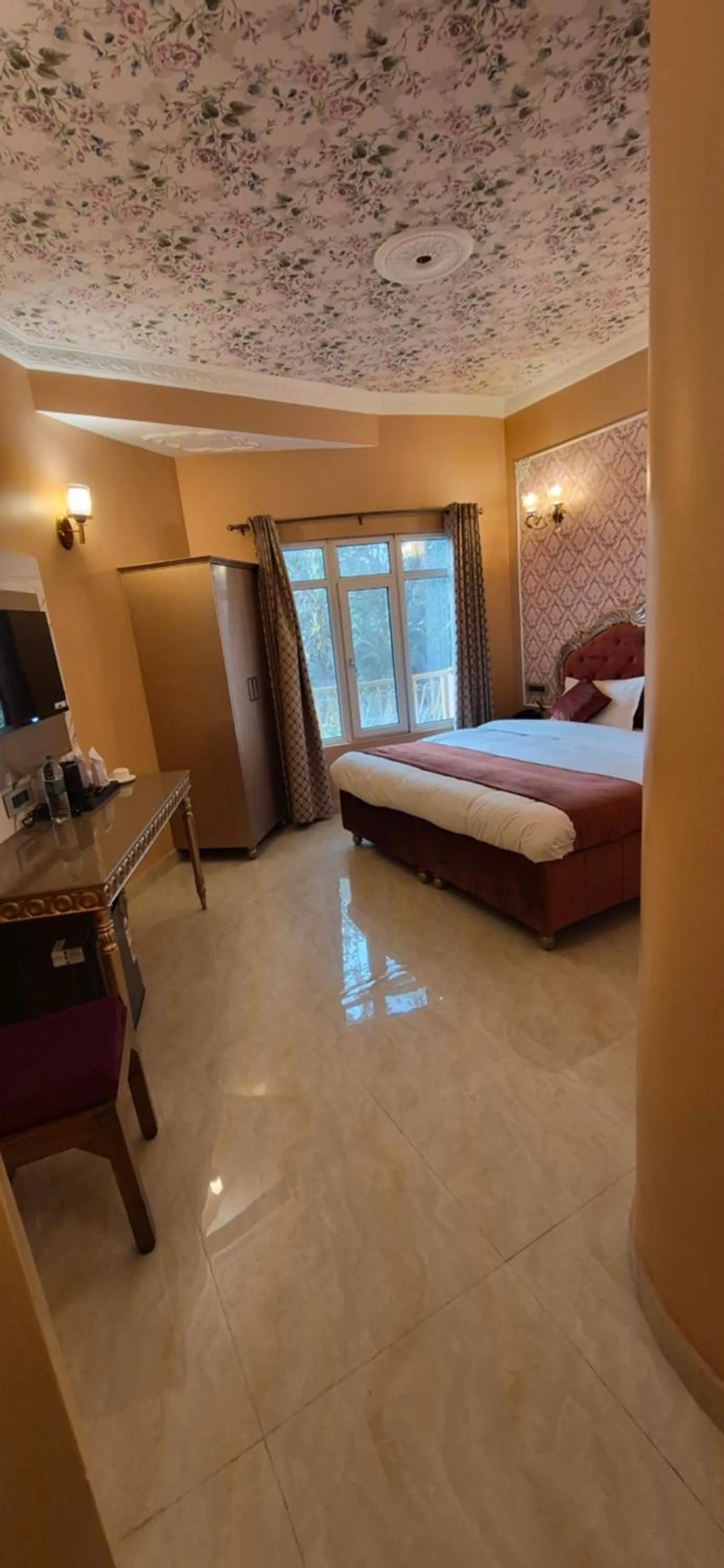 Bed in Ray of Maya near to taj mahal