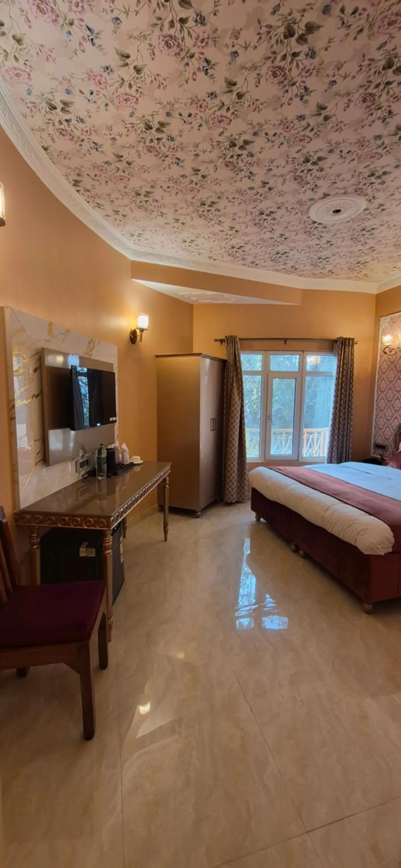 Bed in Ray of Maya near to taj mahal