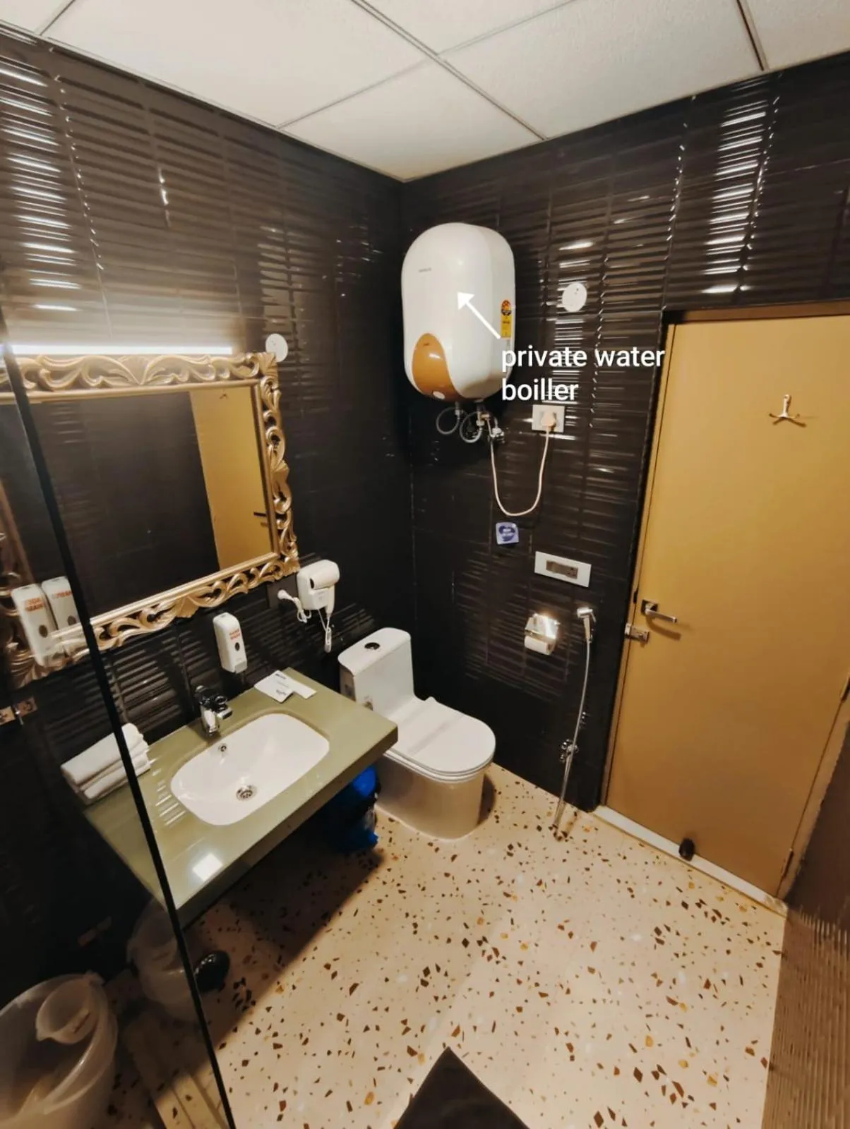 Shower in Ray of Maya near to taj mahal