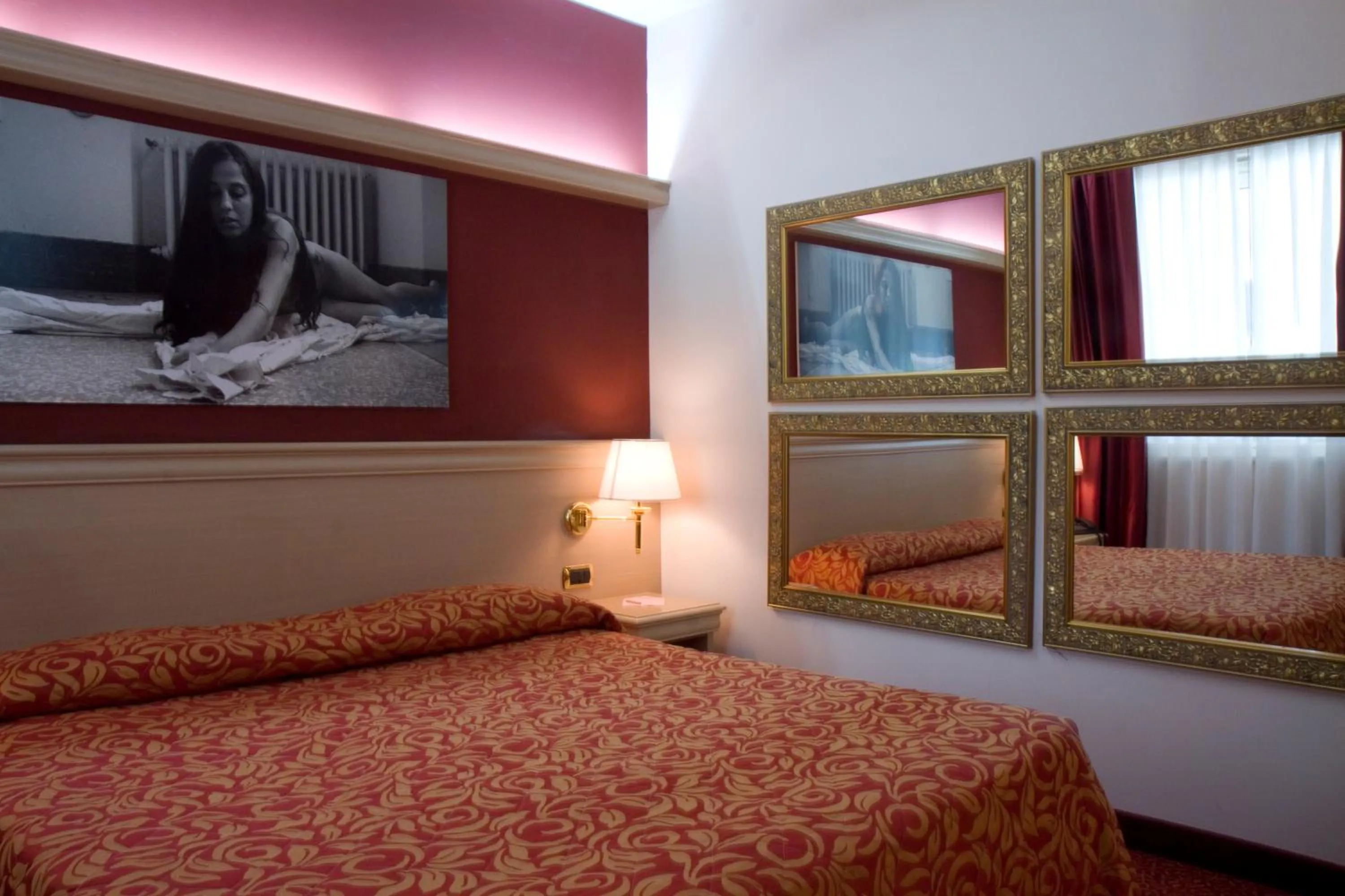 Bed in HM MotelHotel