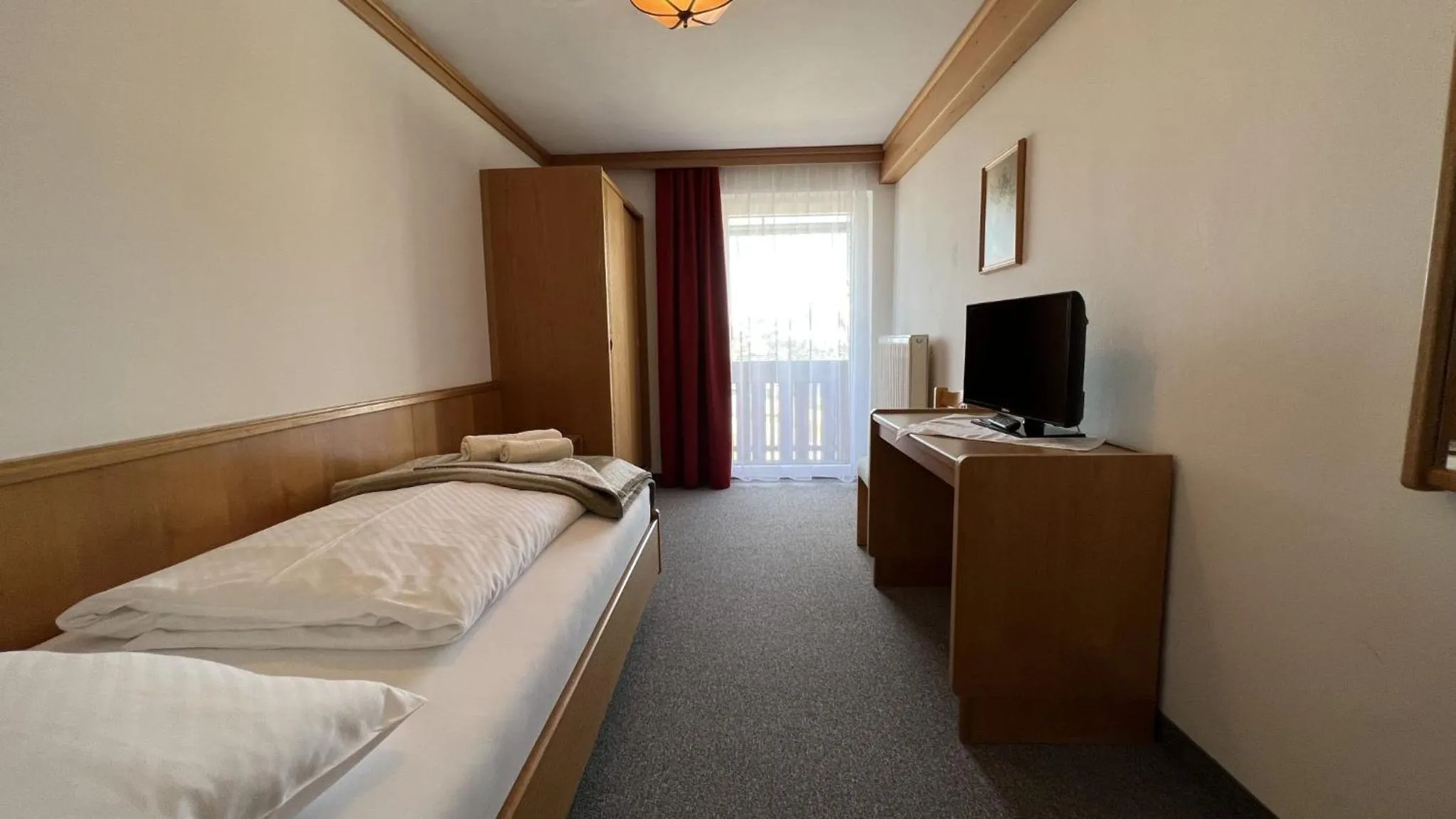 Bed in Berghotel Türlwand