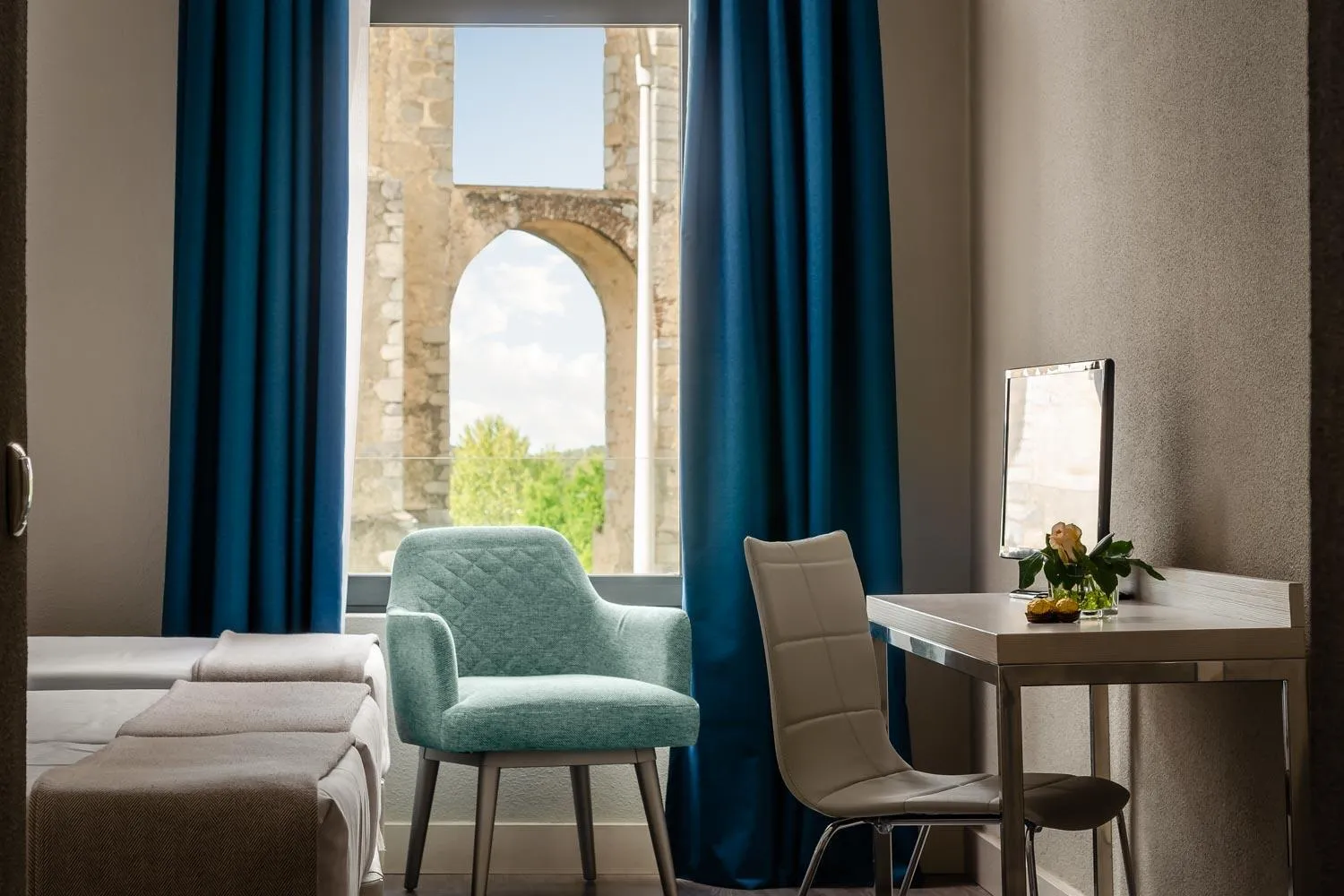 Landmark view, Bed in Hotel D. Luis - Elvas