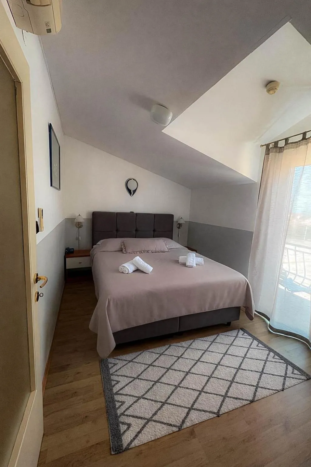 Standard Double Room with Balcony - single occupancy in Hotel Villa Neretva - Metković
