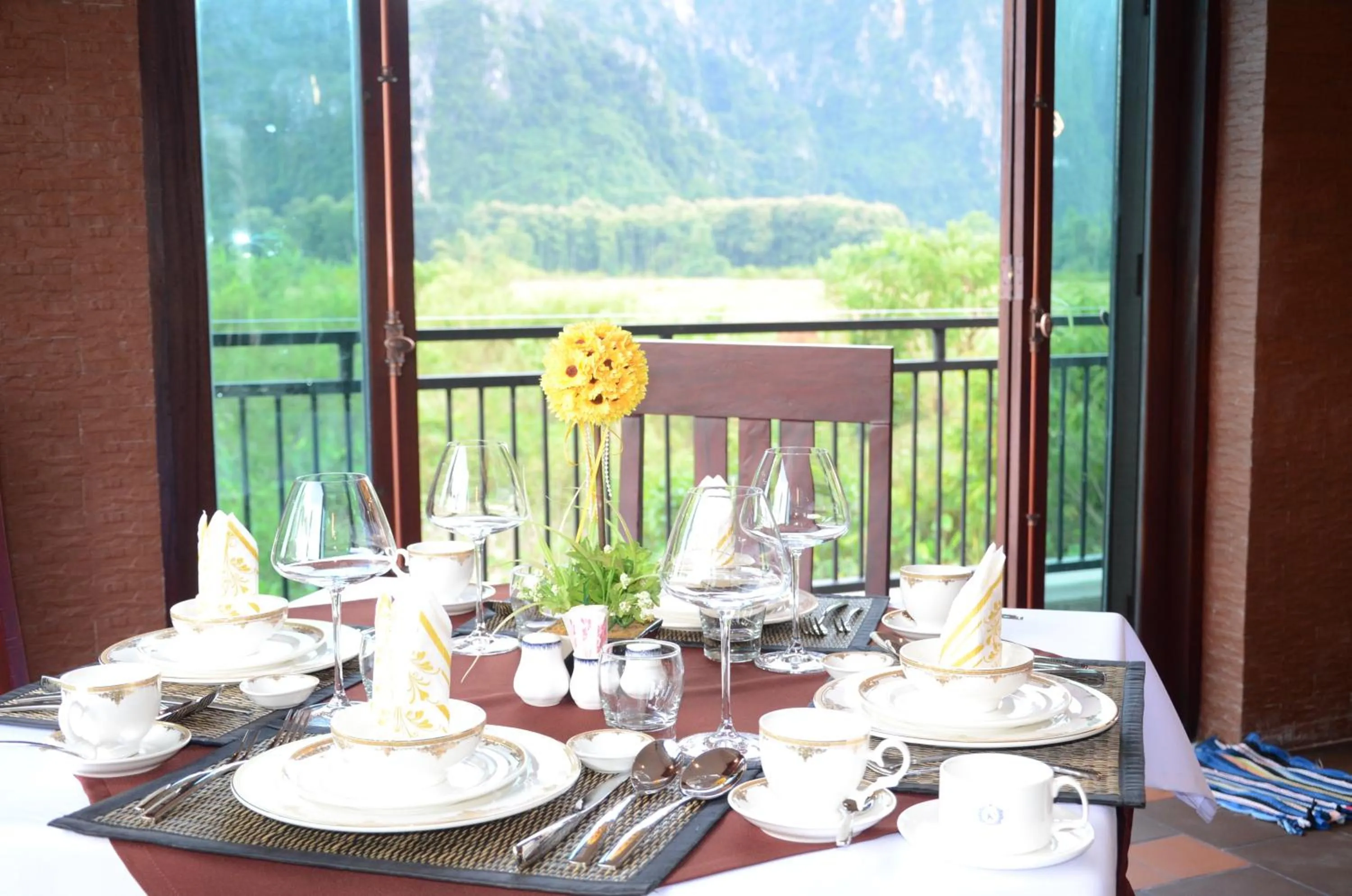 Restaurant/places to eat in Saksiri Riverside Boutique Hotel