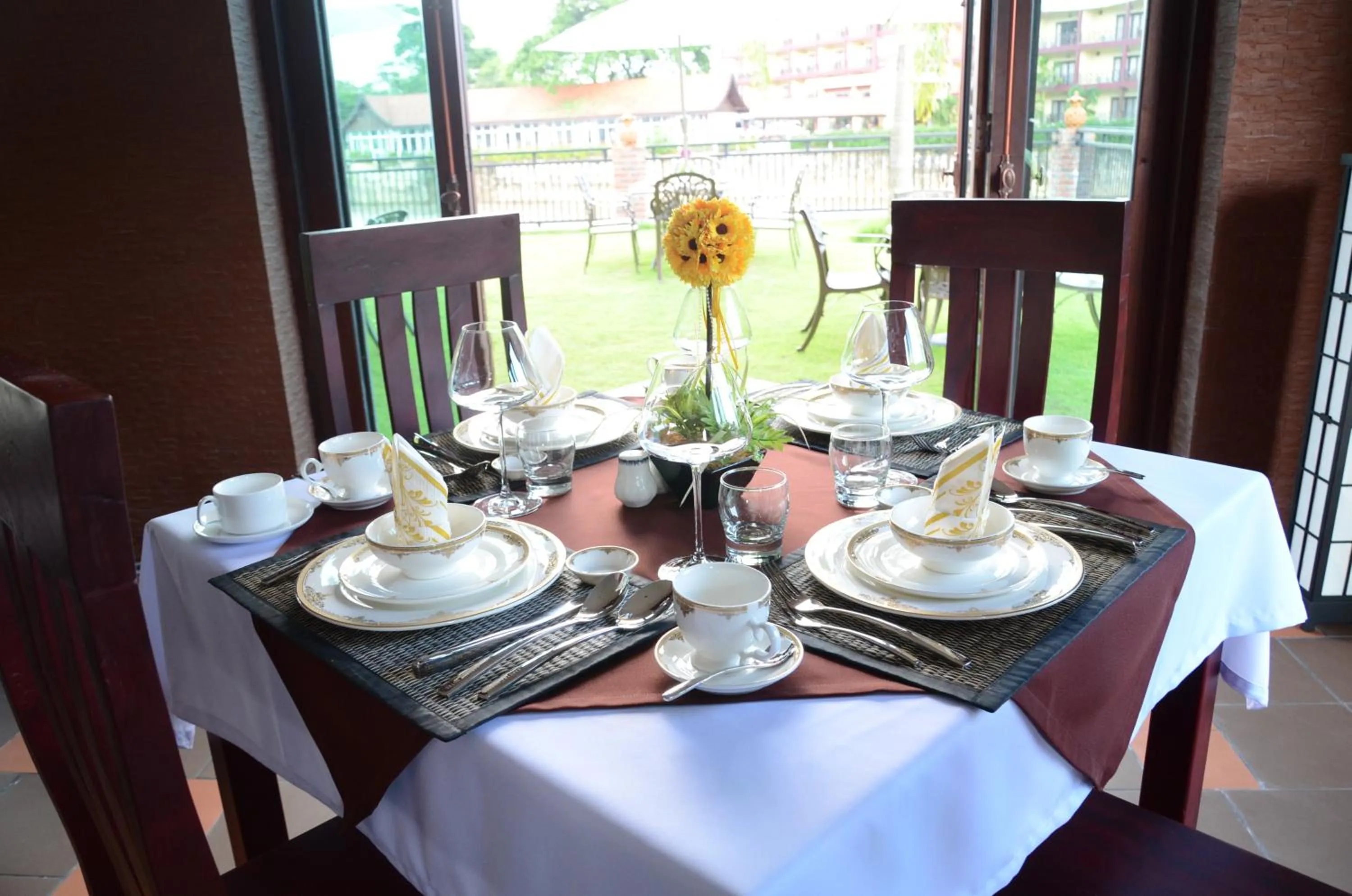 Restaurant/places to eat in Saksiri Riverside Boutique Hotel