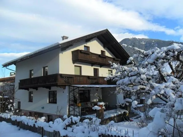 Three-Bedroom Apartment in Haus Sabine Braunegger
