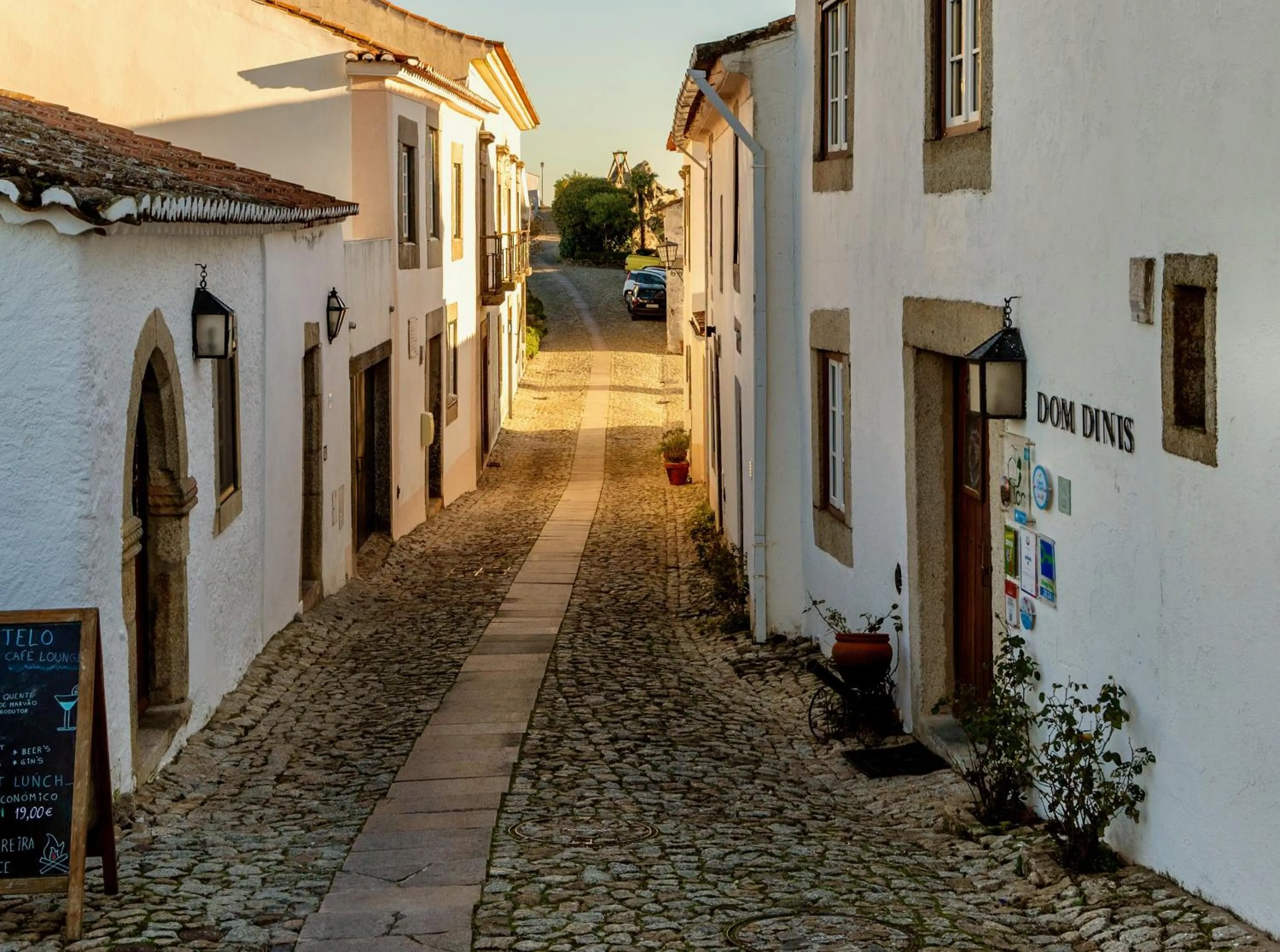 Property building in Dom Dinis Marvão