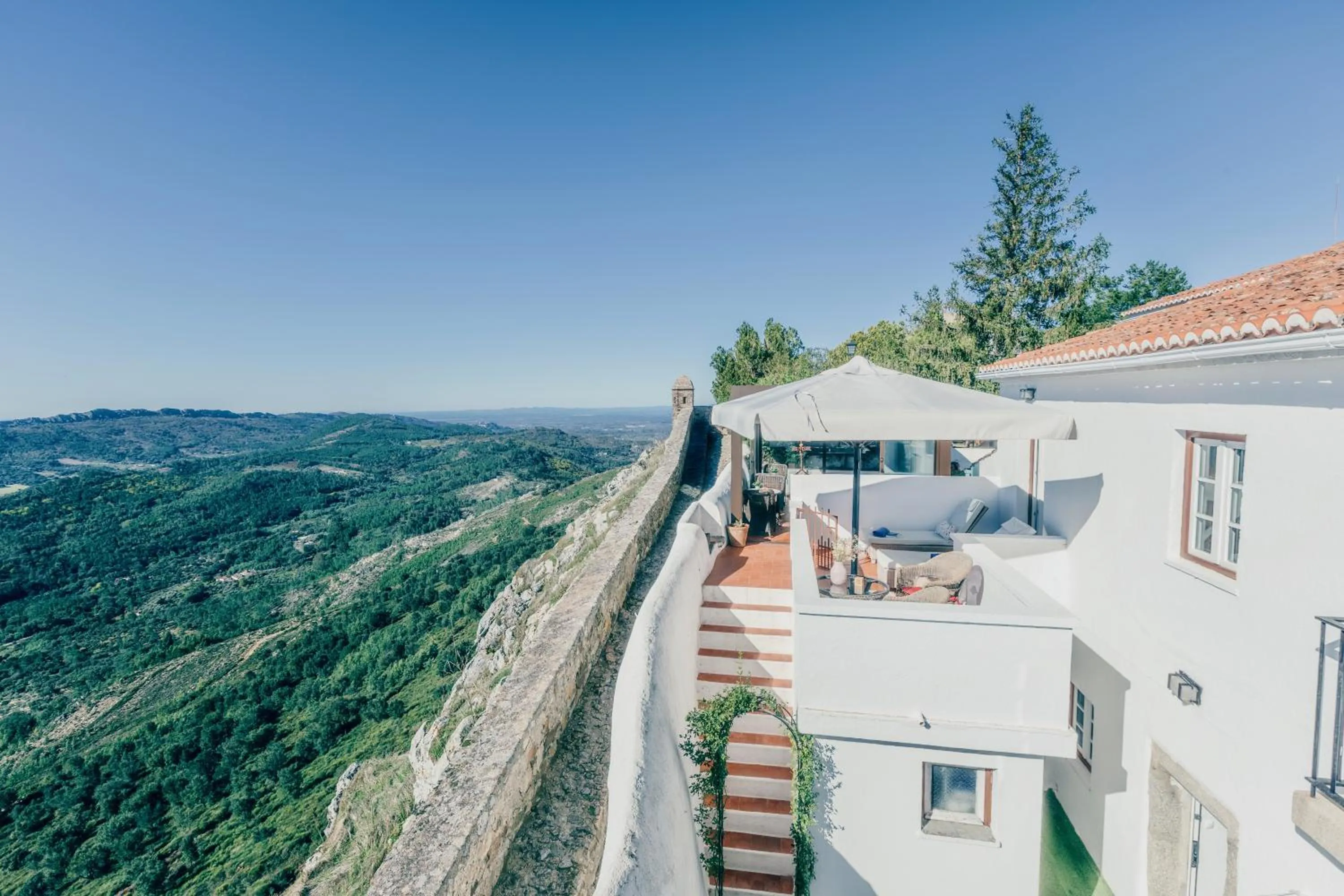 Property building in Dom Dinis Marvão