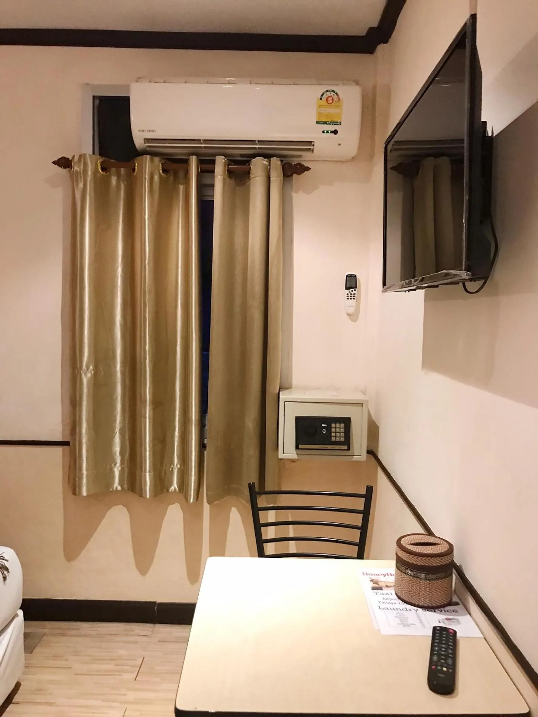 Bed in Honey House1 hotel