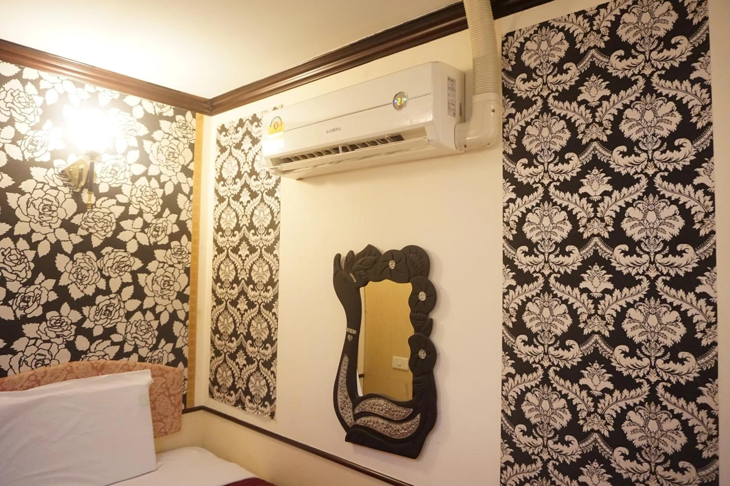 Bed in Honey House1 hotel