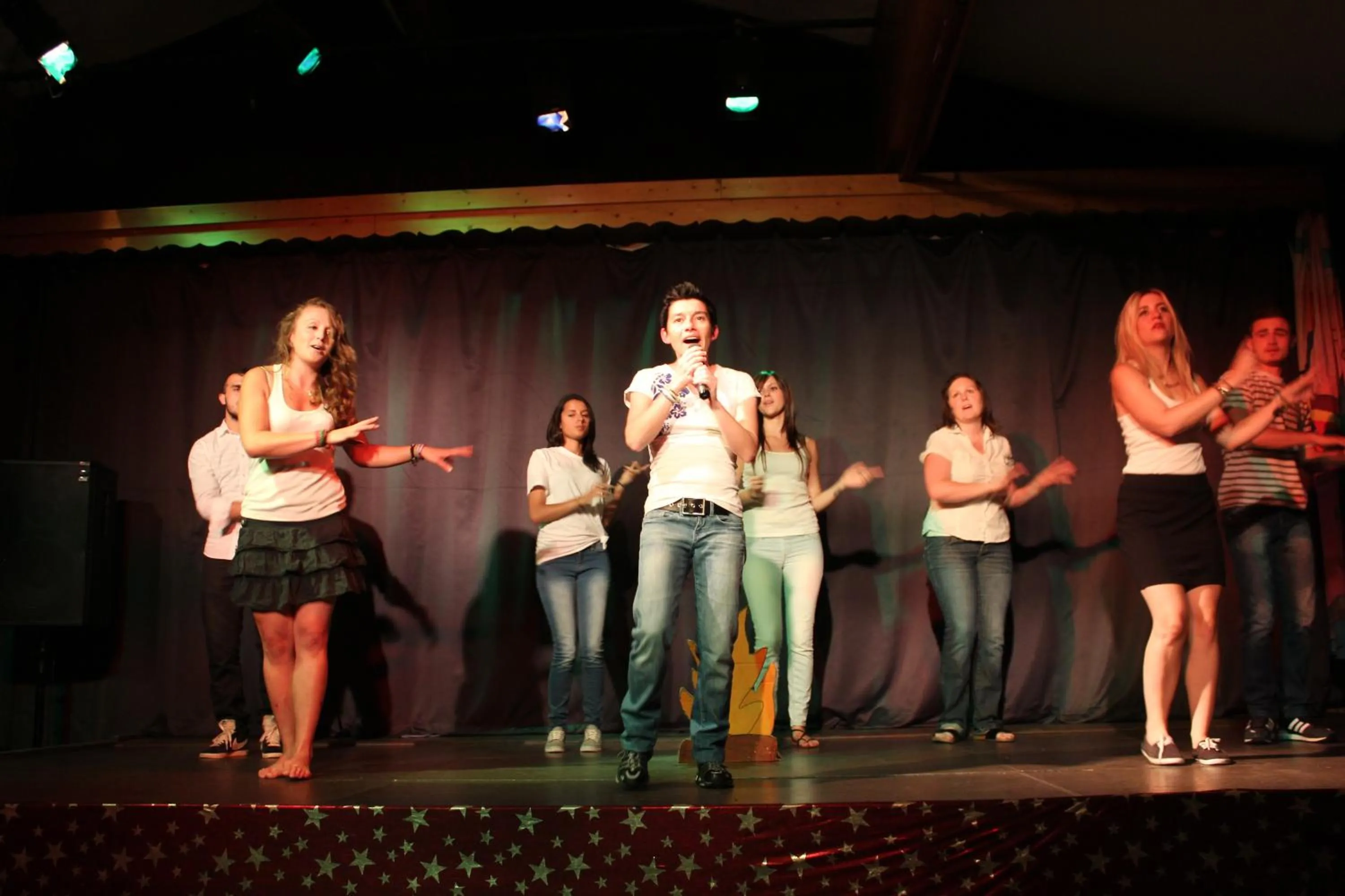 Evening entertainment in Village De Vacances Les Flocons Verts