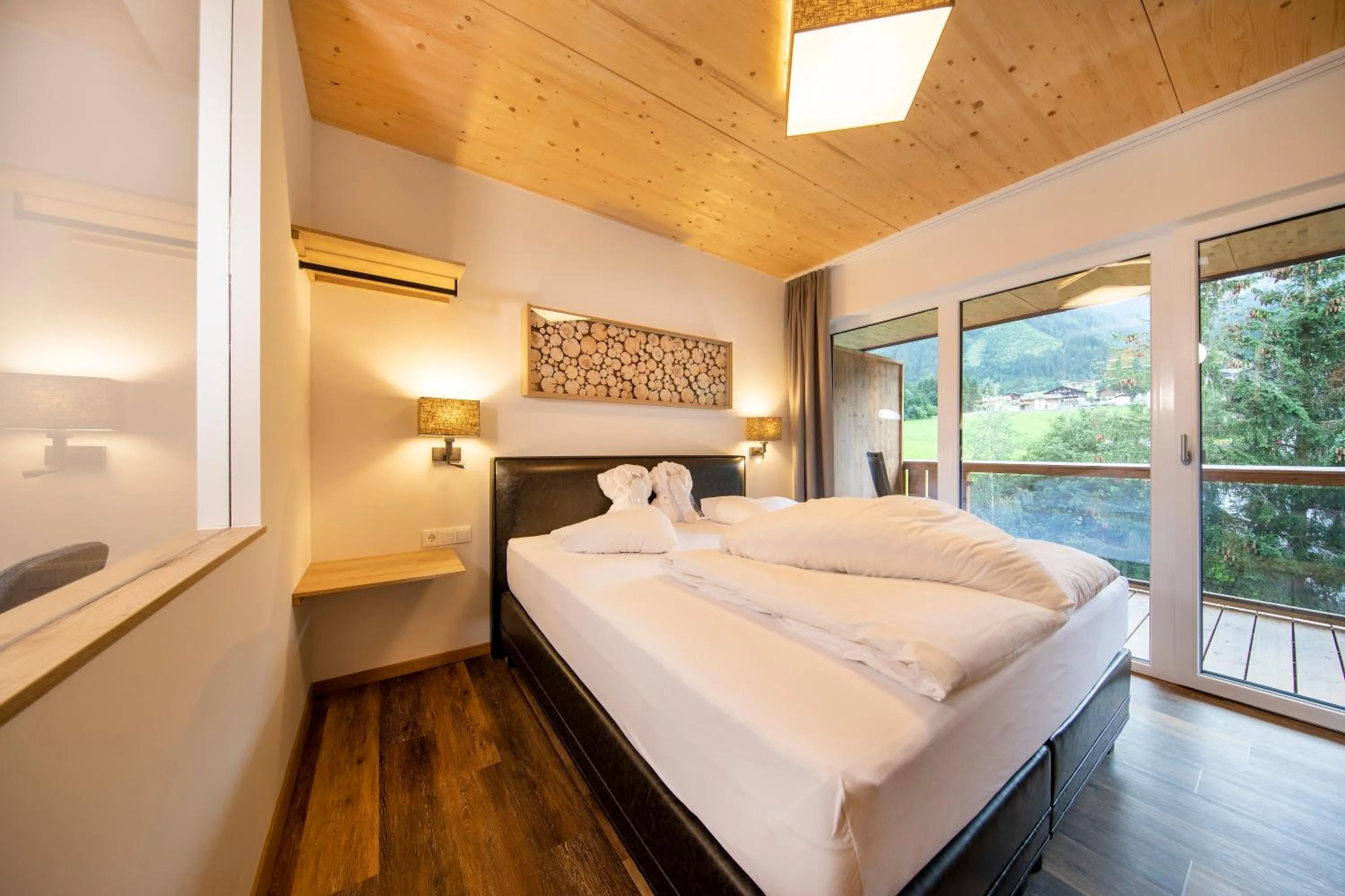 Shower, Bed in Hotel Post Krimml