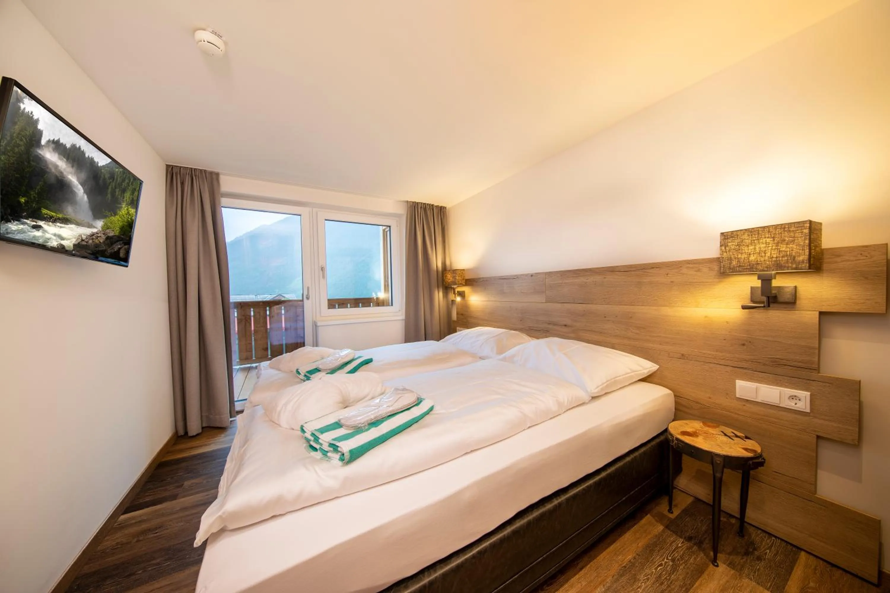 Photo of the whole room, Bed in Hotel Post Krimml