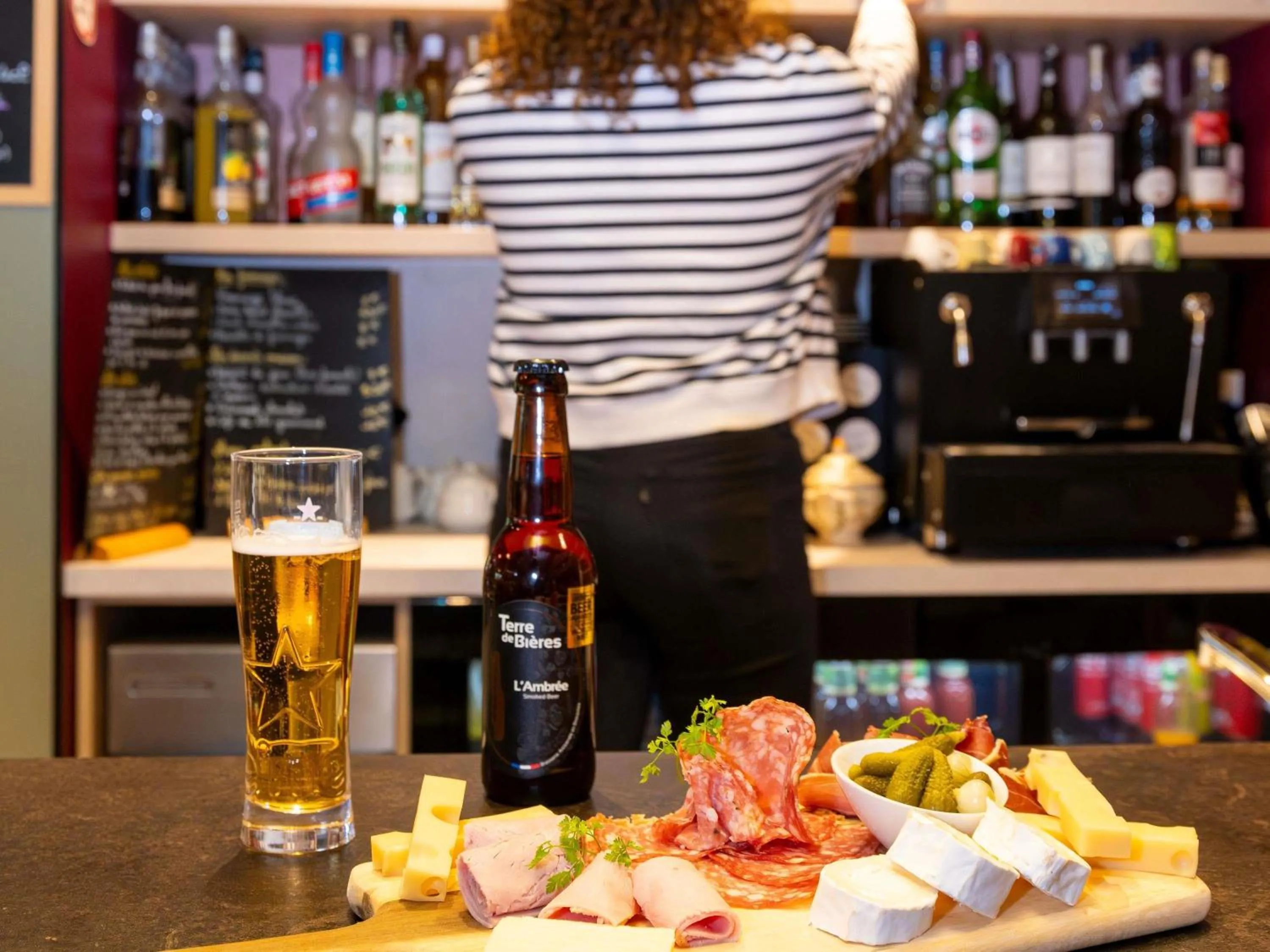 Lounge or bar in greet Hotel Massieux Lyon Nord