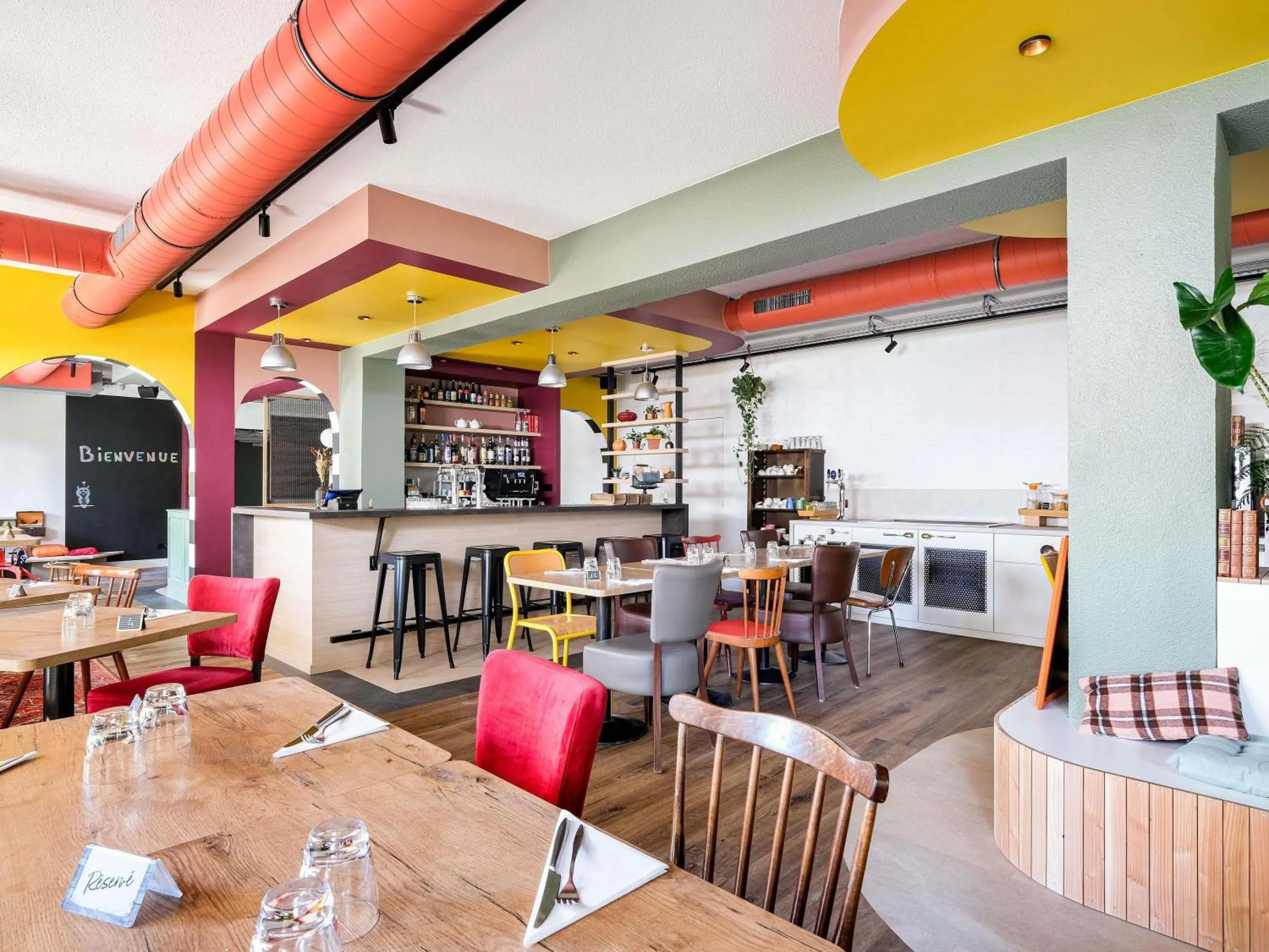 Restaurant/places to eat in greet Hotel Massieux Lyon Nord