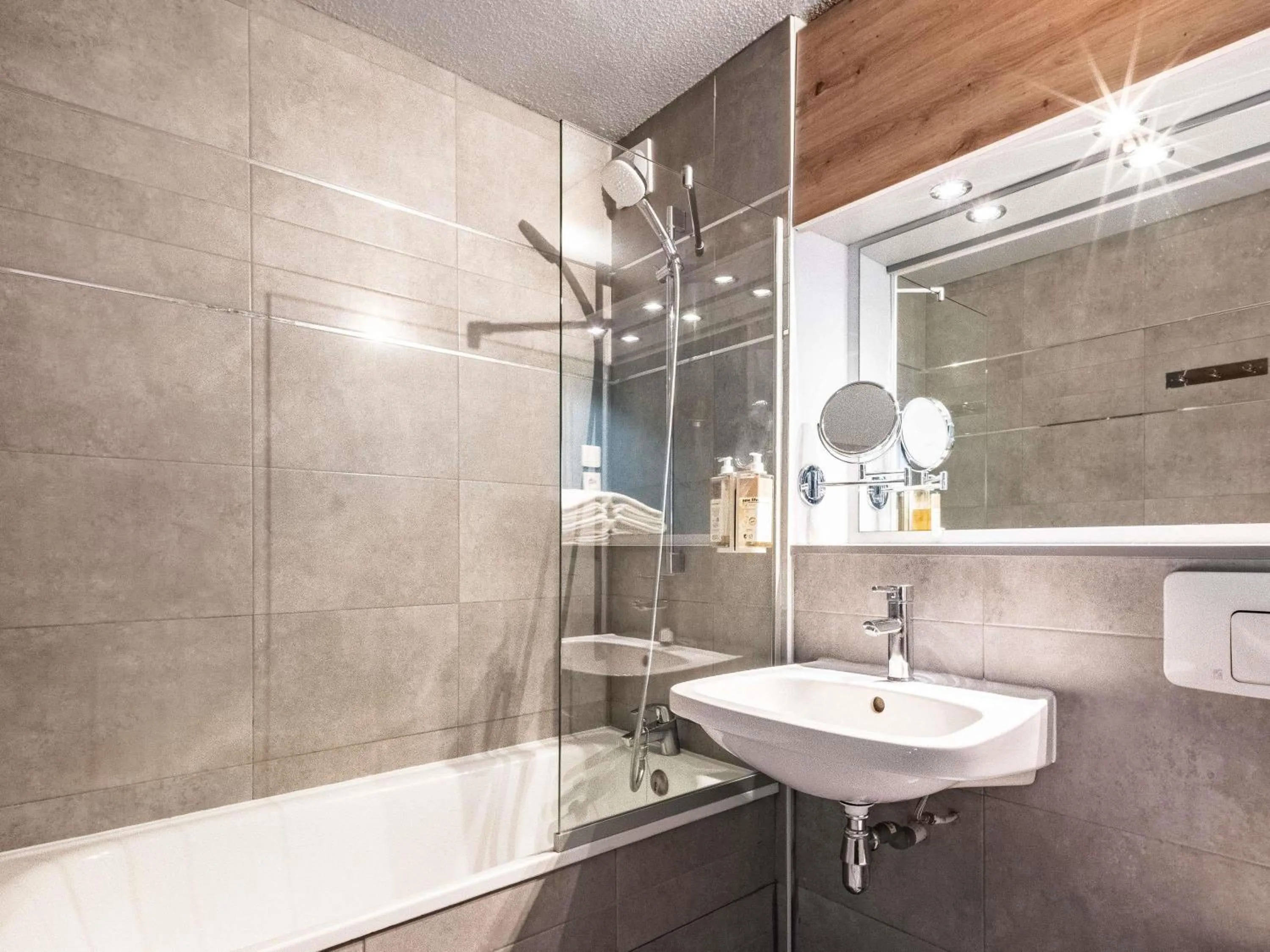 Bedroom in greet Hotel Massieux Lyon Nord