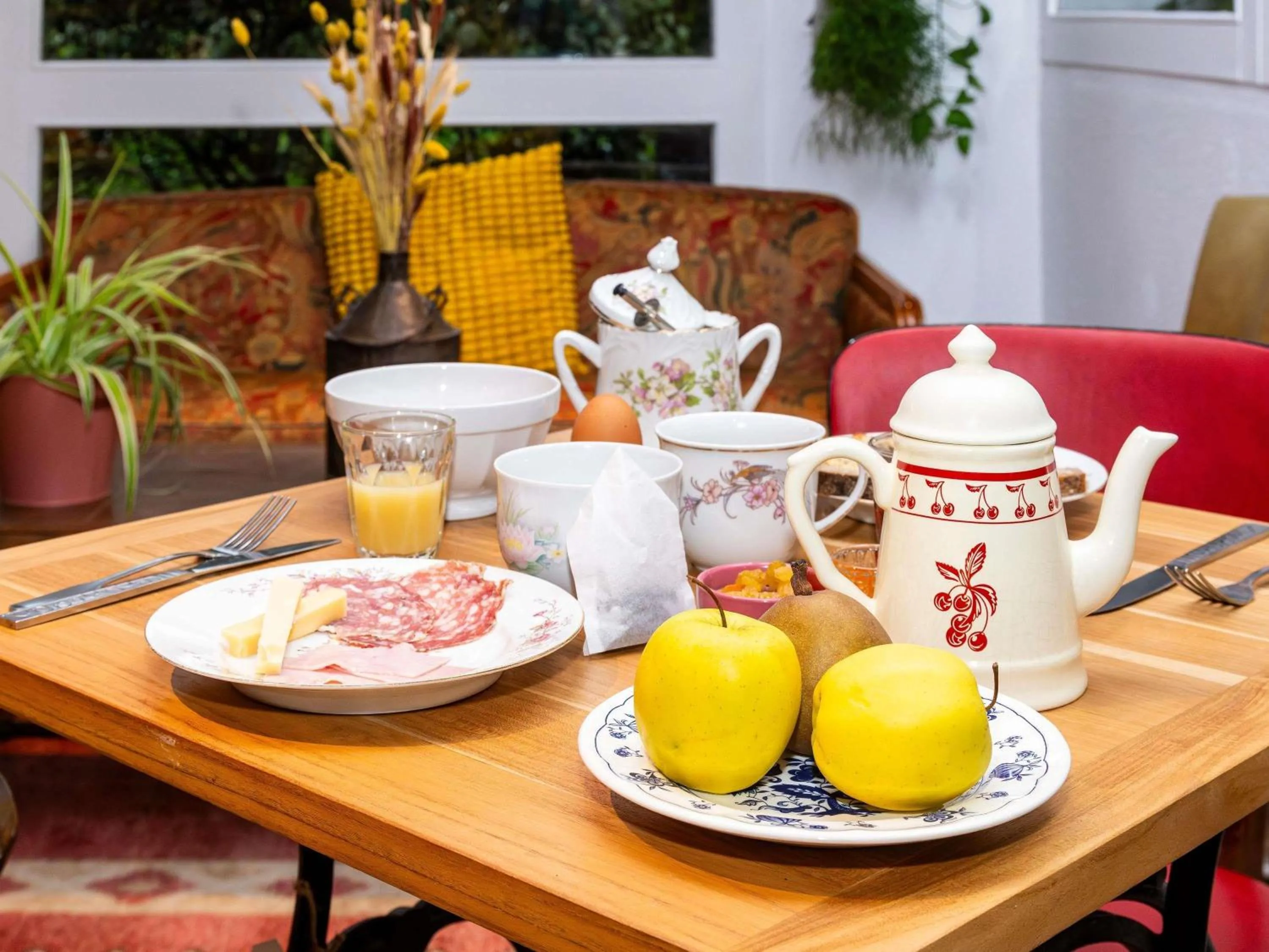 Breakfast in greet Hotel Massieux Lyon Nord