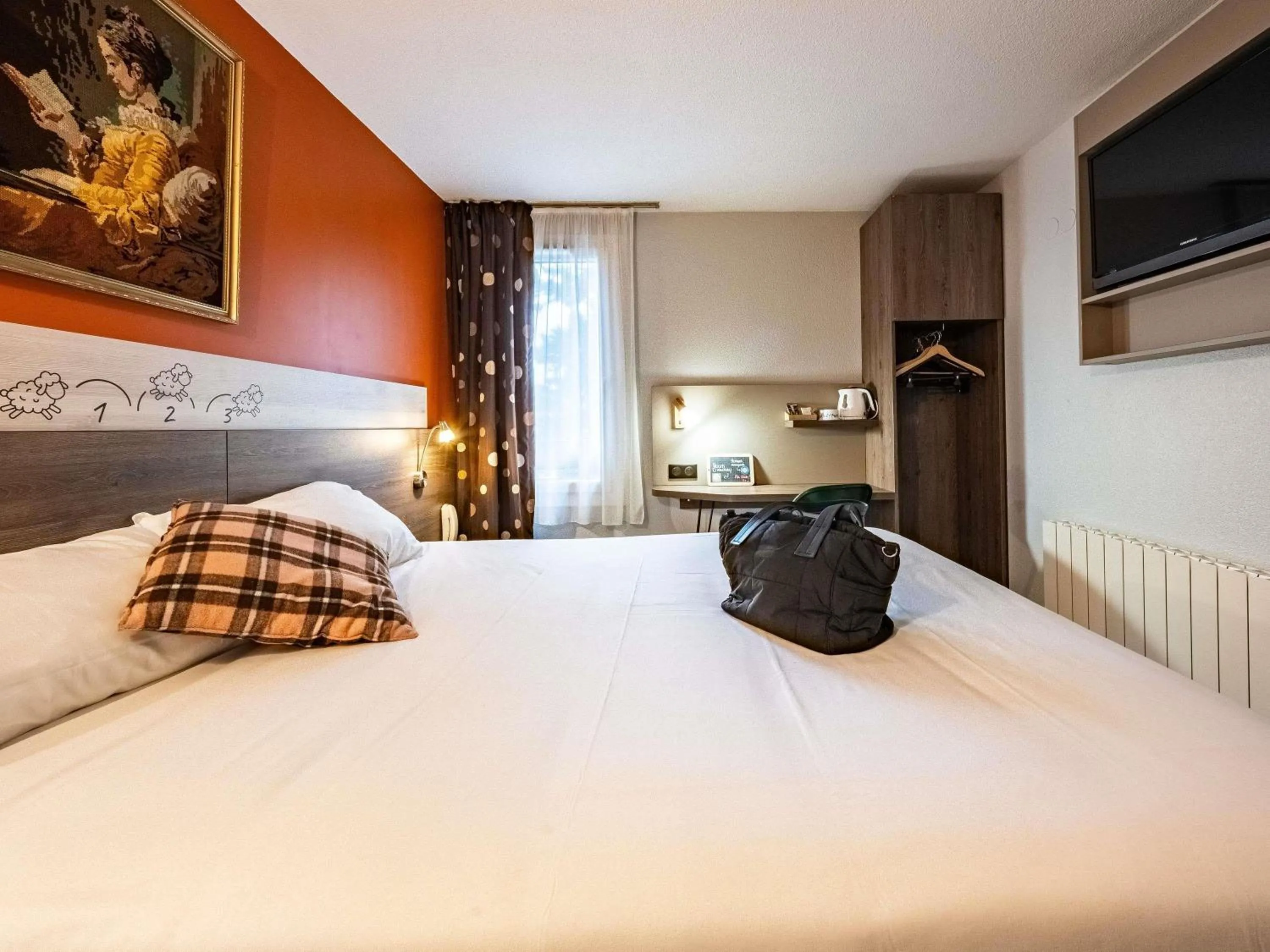 Bedroom, Bed in greet Hotel Massieux Lyon Nord