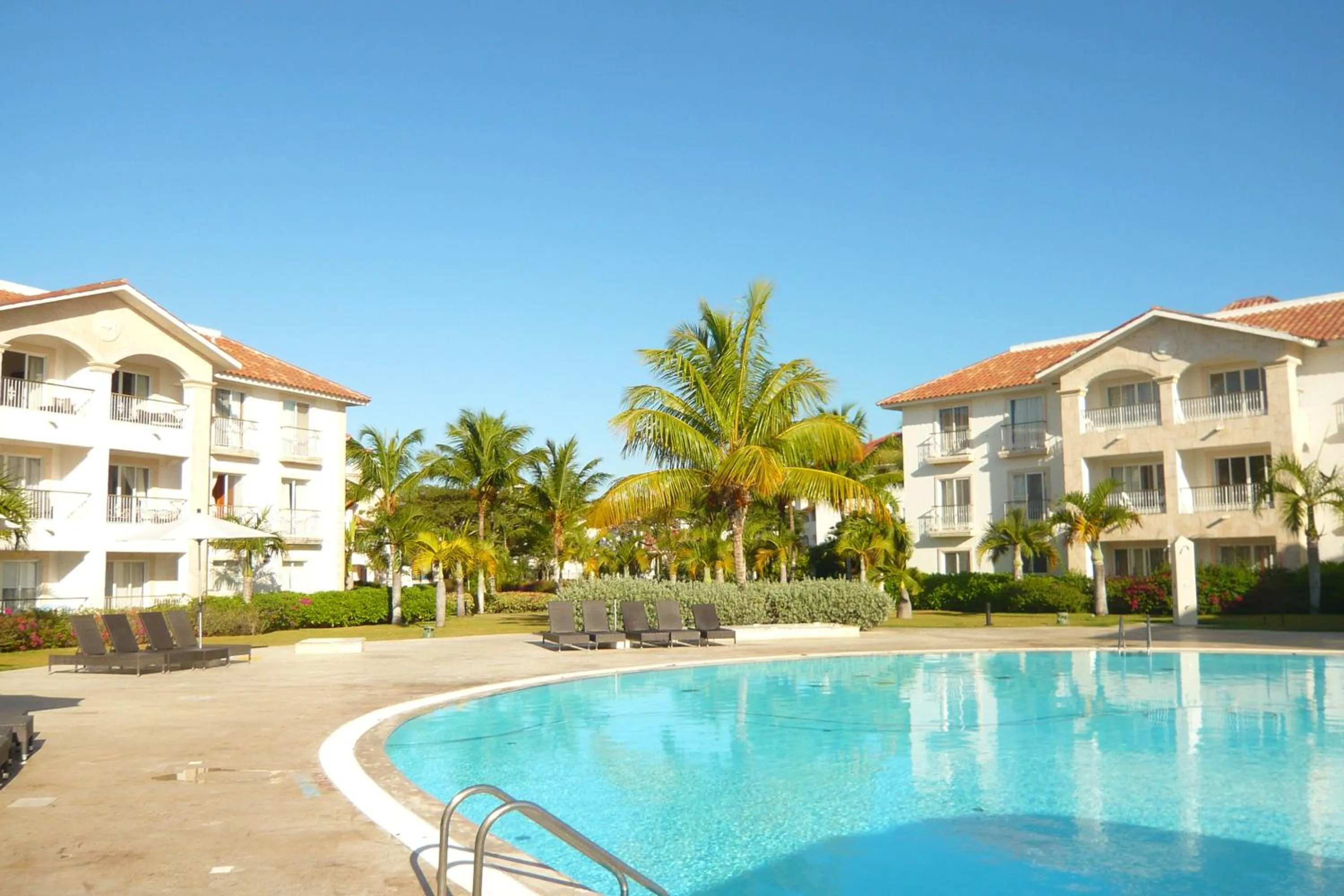 Swimming pool in Pez 106