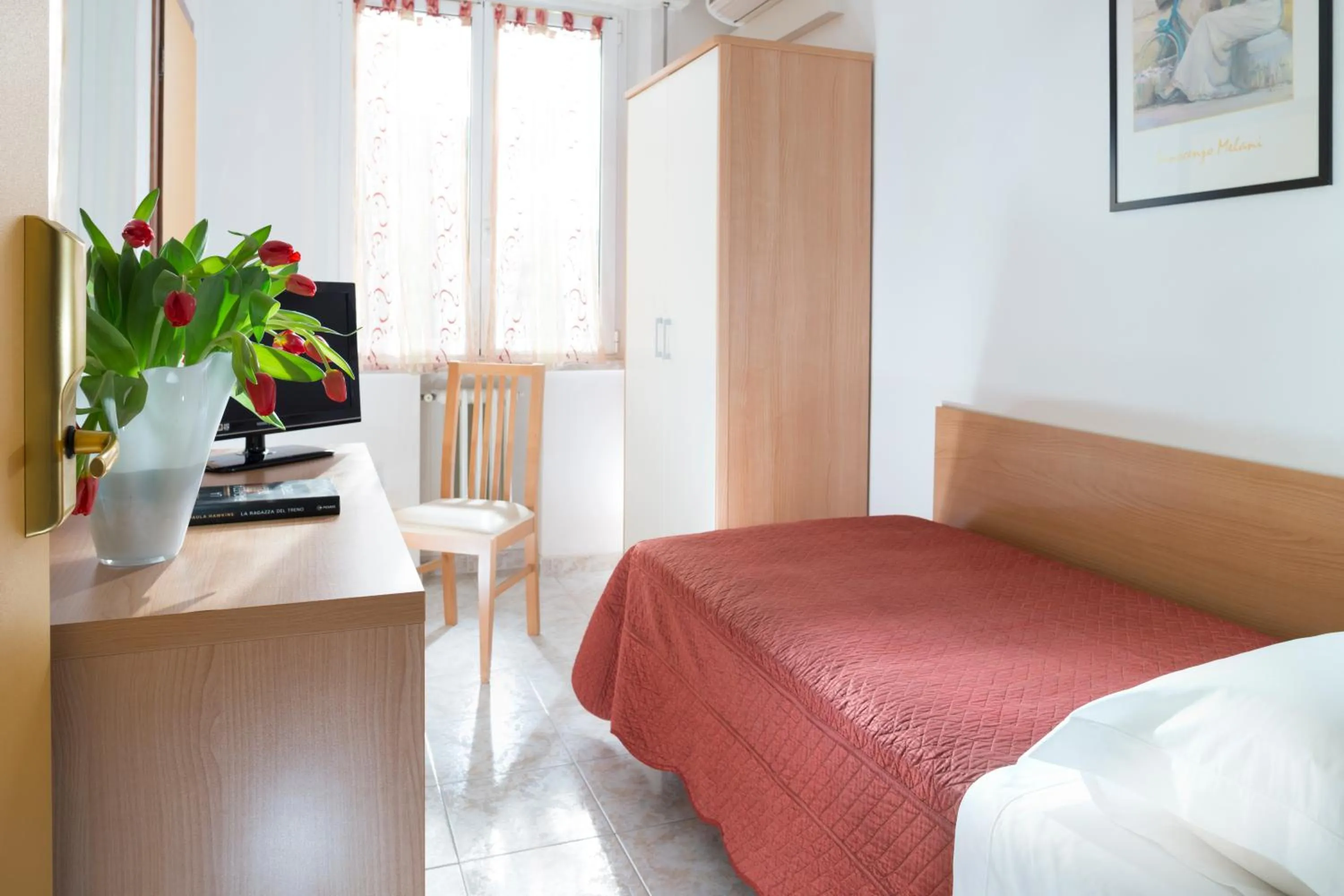 Photo of the whole room in Hotel Bellerofonte