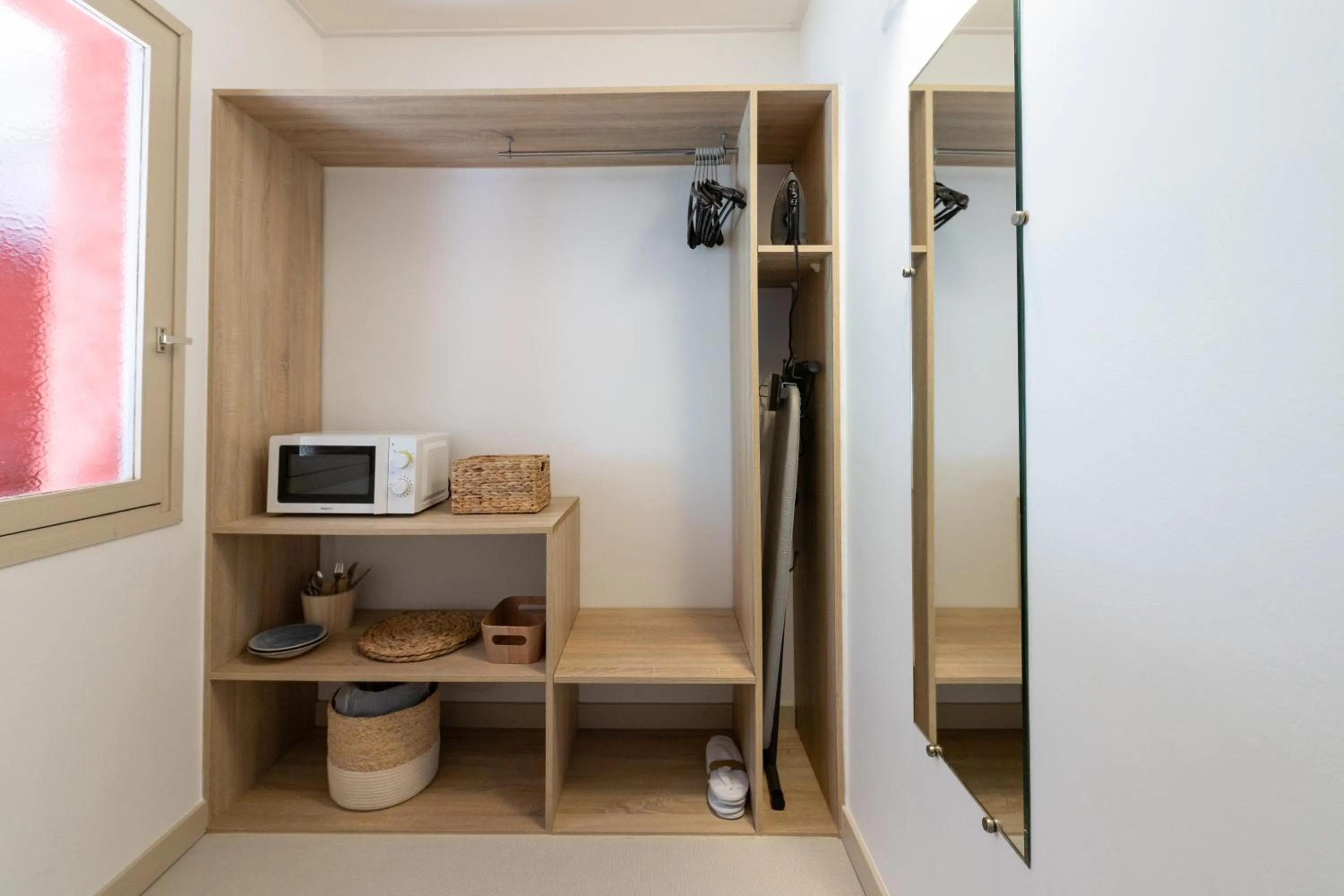 microwave in Hôtel Dolce Notte