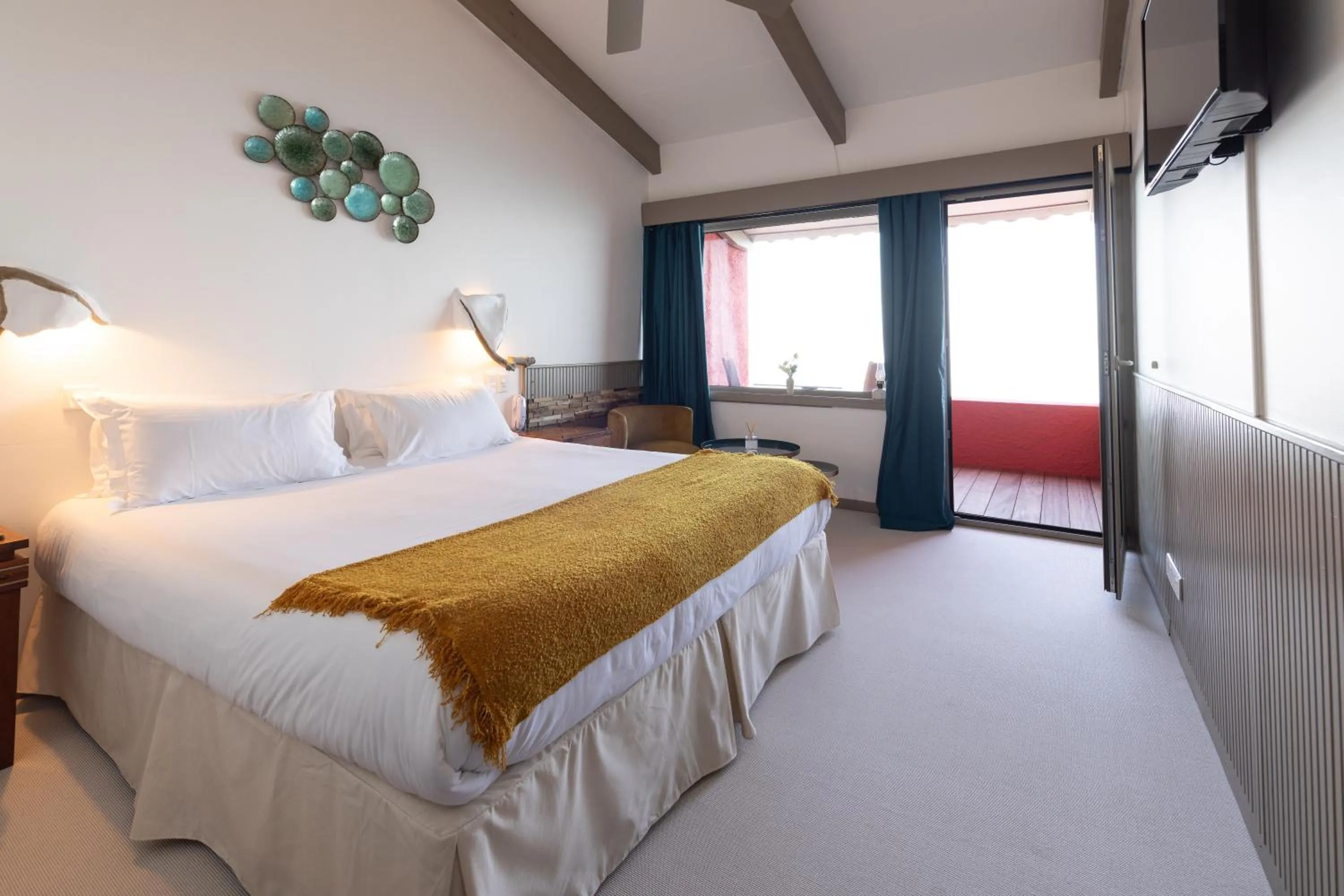 Photo of the whole room, Bed in Hôtel Dolce Notte