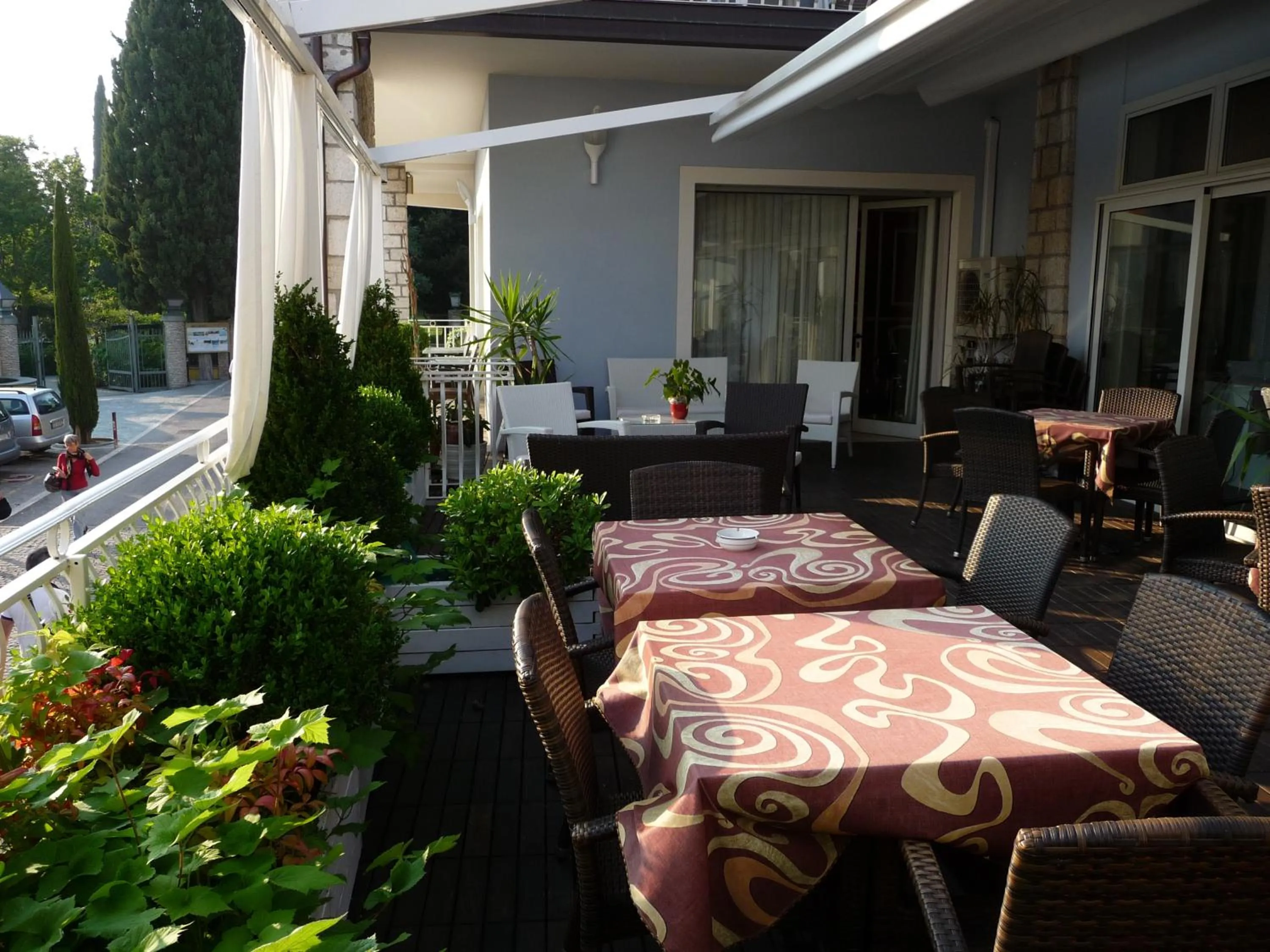 Restaurant/places to eat in Hotel Luna