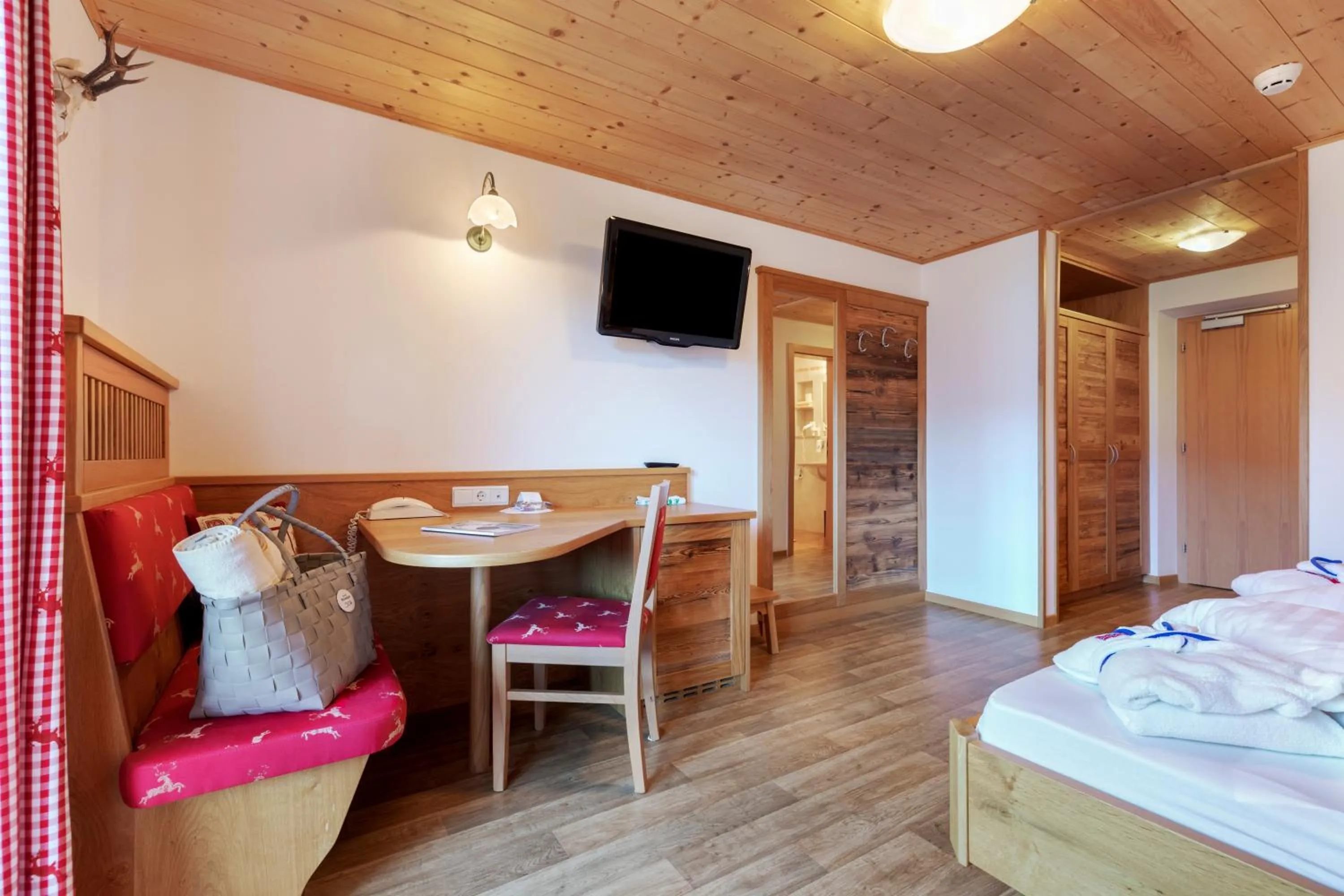 Photo of the whole room, Bed in Hotel Kronhof