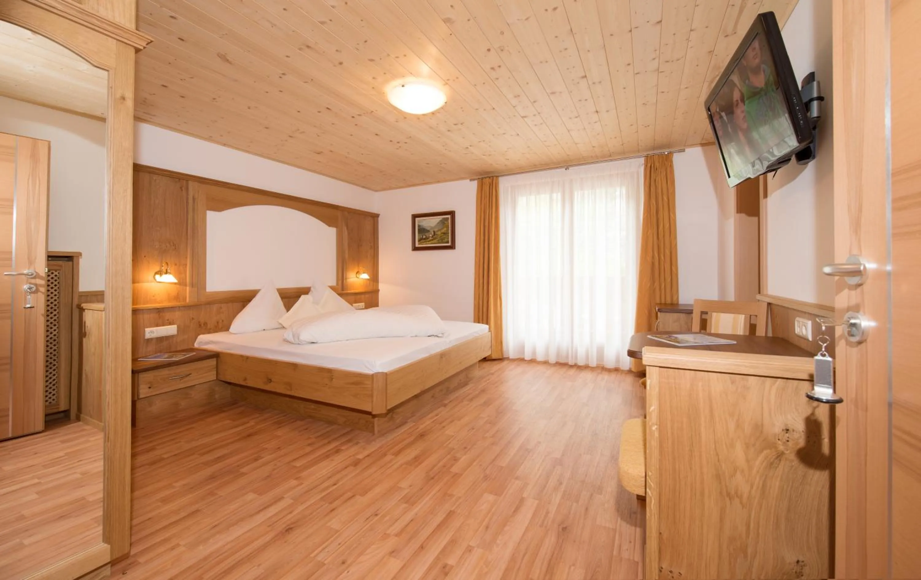 Photo of the whole room, Bed in Hotel Kronhof